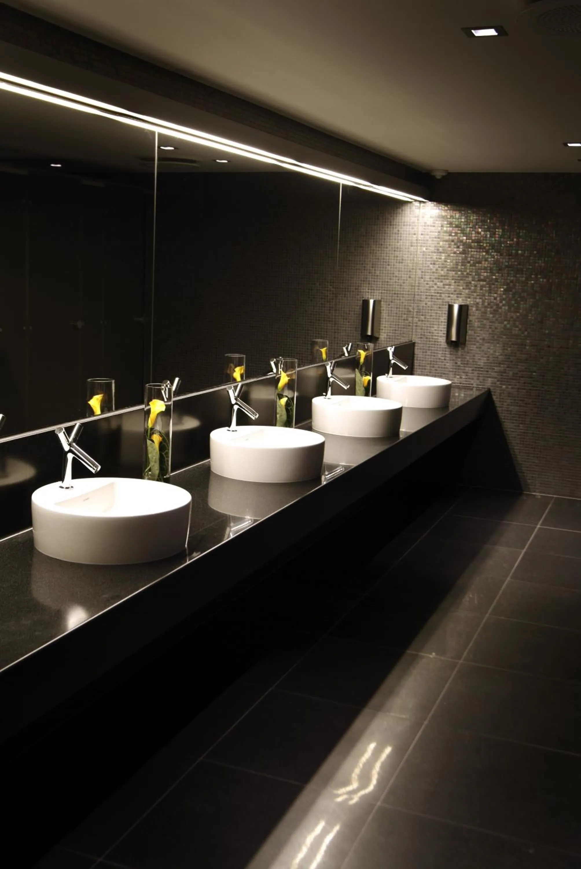 Bathroom in Quality Hotel 33