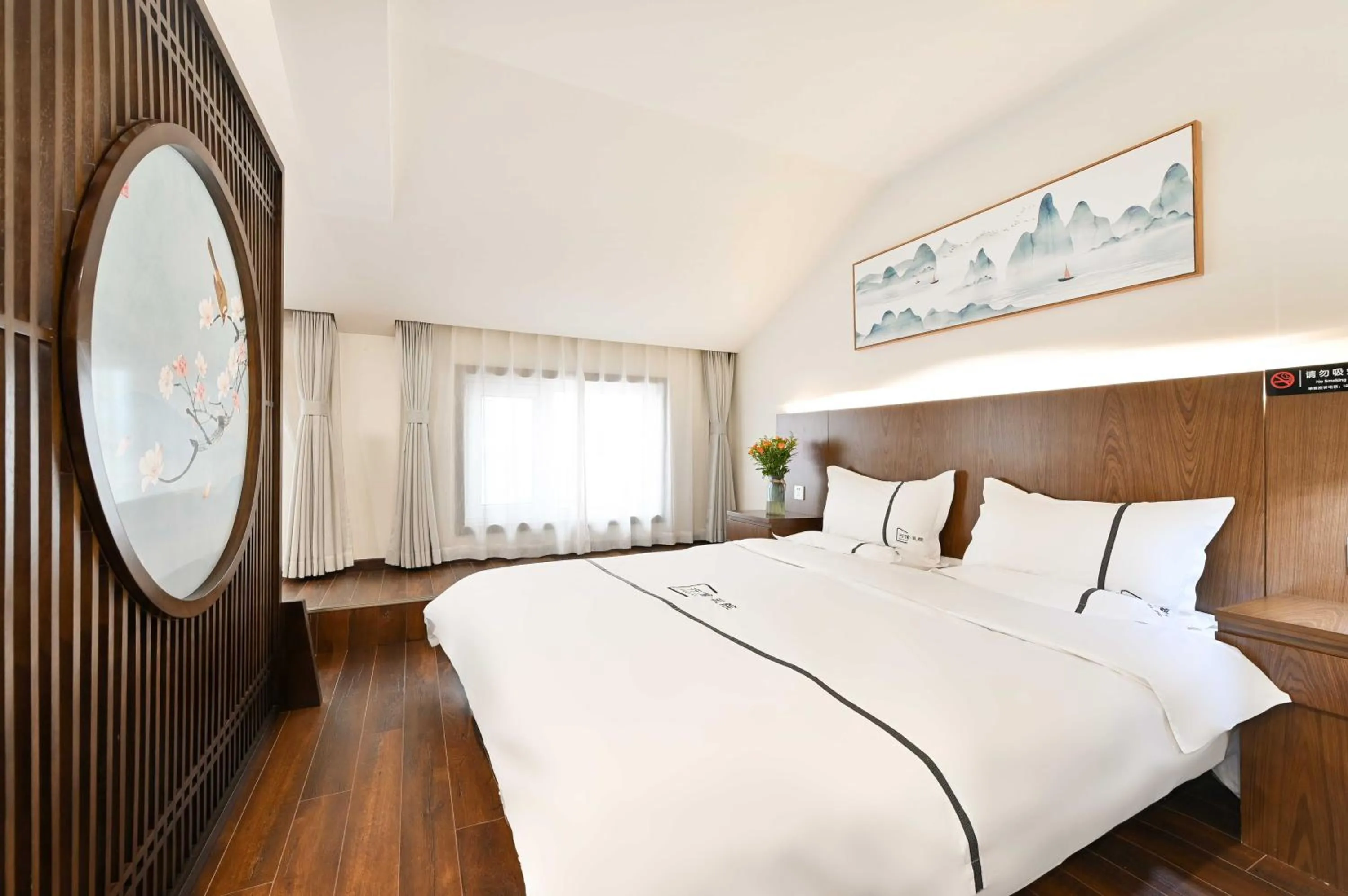 Bed in Xingshe Alley Courtyard Hotel Beijing Wangfujing Forbidden City Branch - Breakfast included & English speaking reception & Free WiFi and Laundry room & Hutong Culture & Cat-keeping & Flower-growing Terrace & One day tour service & Free coffee