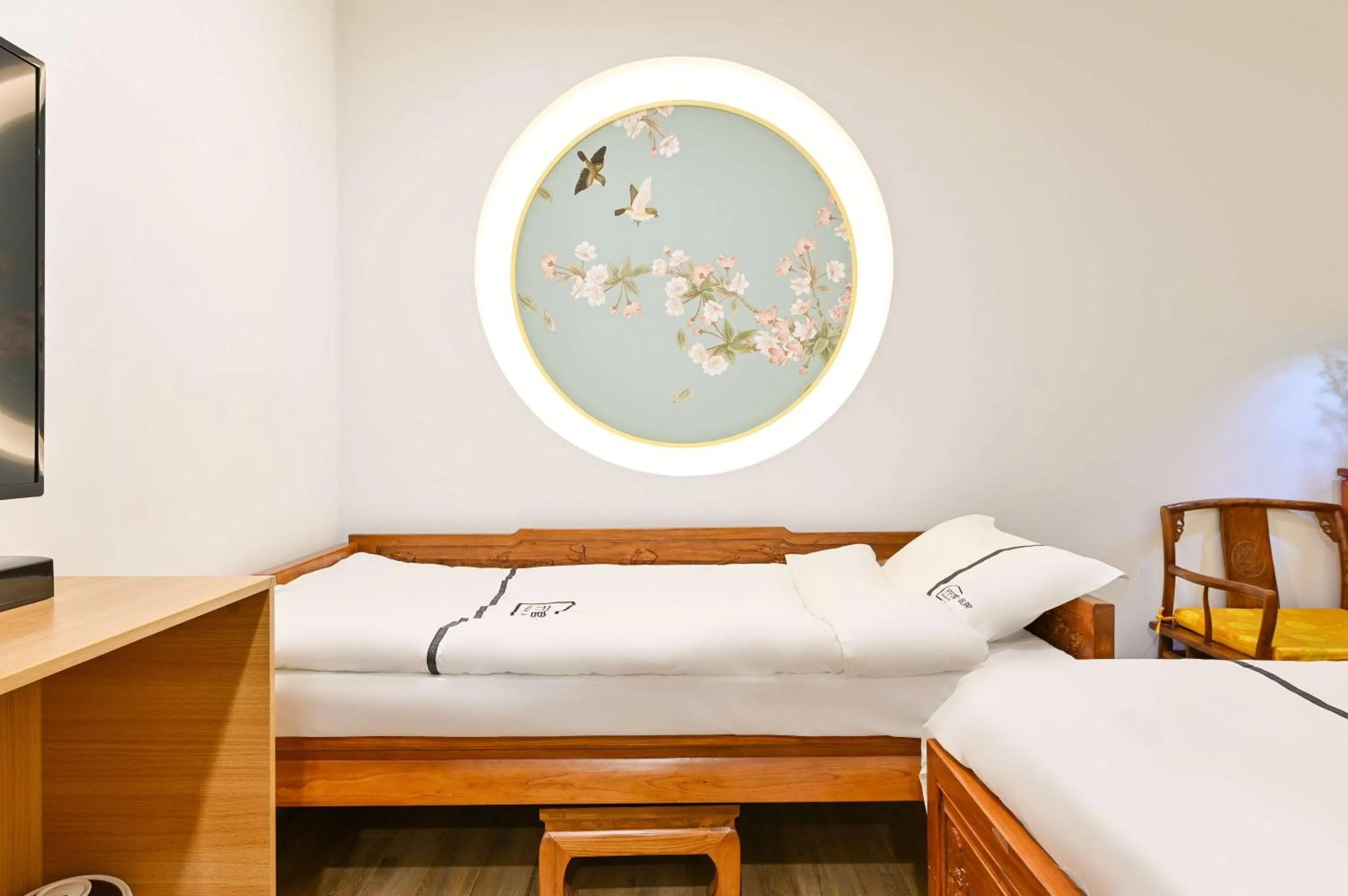 Bed in Xingshe Alley Courtyard Hotel Beijing Wangfujing Forbidden City Branch - Breakfast included & English speaking reception & Free WiFi and Laundry room & Hutong Culture & Cat-keeping & Flower-growing Terrace & One day tour service & Free coffee