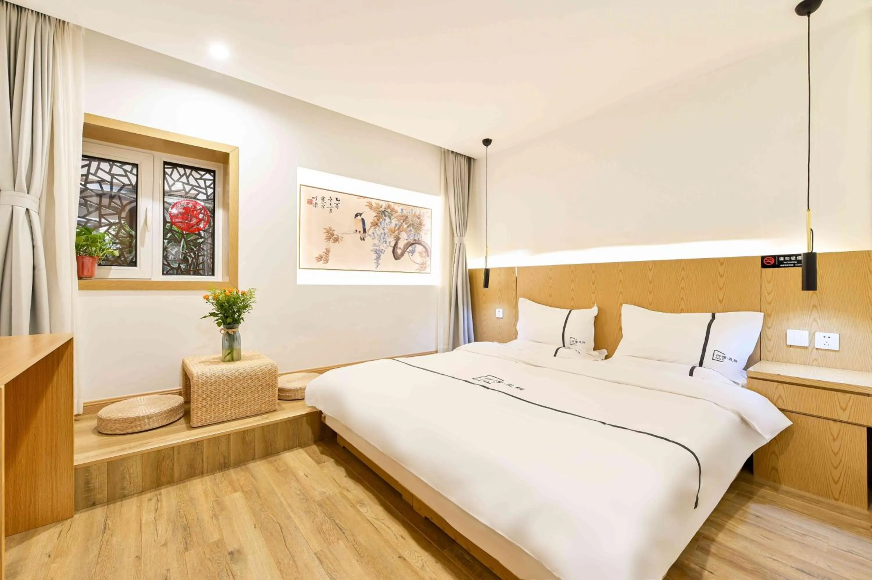 Bed in Xingshe Alley Courtyard Hotel Beijing Wangfujing Forbidden City Branch - Breakfast included & English speaking reception & Free WiFi and Laundry room & Hutong Culture & Cat-keeping & Flower-growing Terrace & One day tour service & Free coffee
