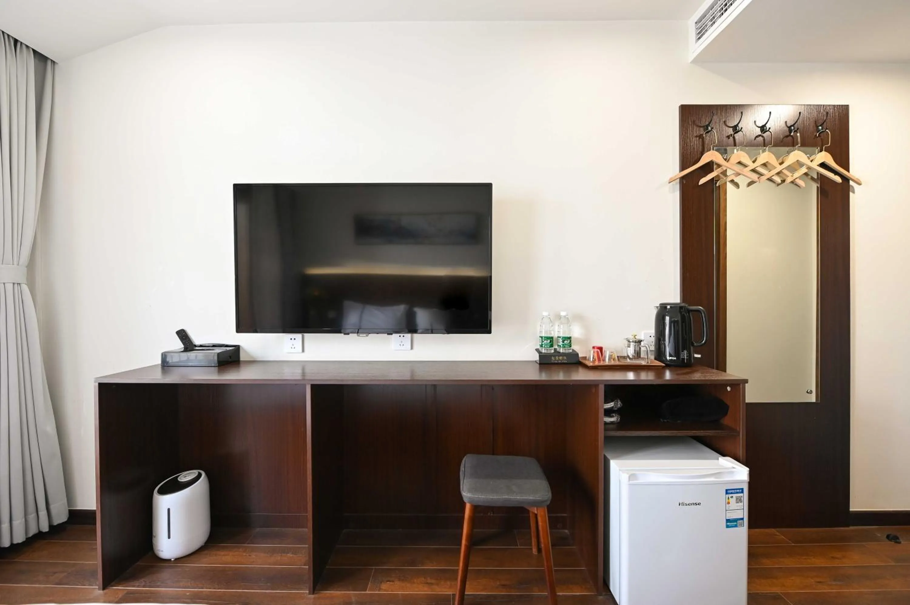 Xingshe Alley Courtyard Hotel Beijing Wangfujing Forbidden City Branch - Breakfast included & English speaking reception & Free WiFi and Laundry room & Hutong Culture & Cat-keeping & Flower-growing Terrace & One day tour service & Free coffee