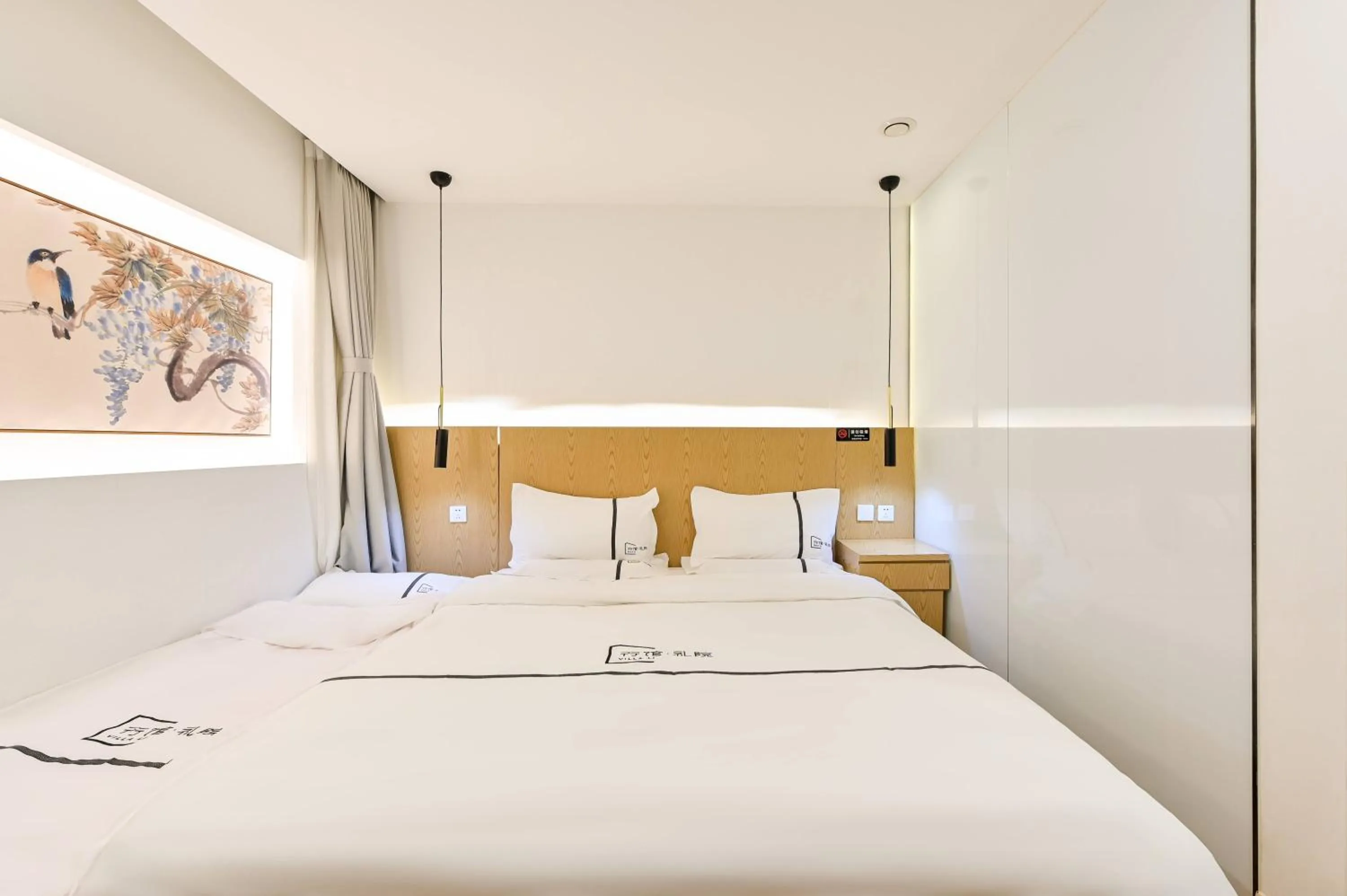 Bed in Xingshe Alley Courtyard Hotel Beijing Wangfujing Forbidden City Branch - Breakfast included & English speaking reception & Free WiFi and Laundry room & Hutong Culture & Cat-keeping & Flower-growing Terrace & One day tour service & Free coffee