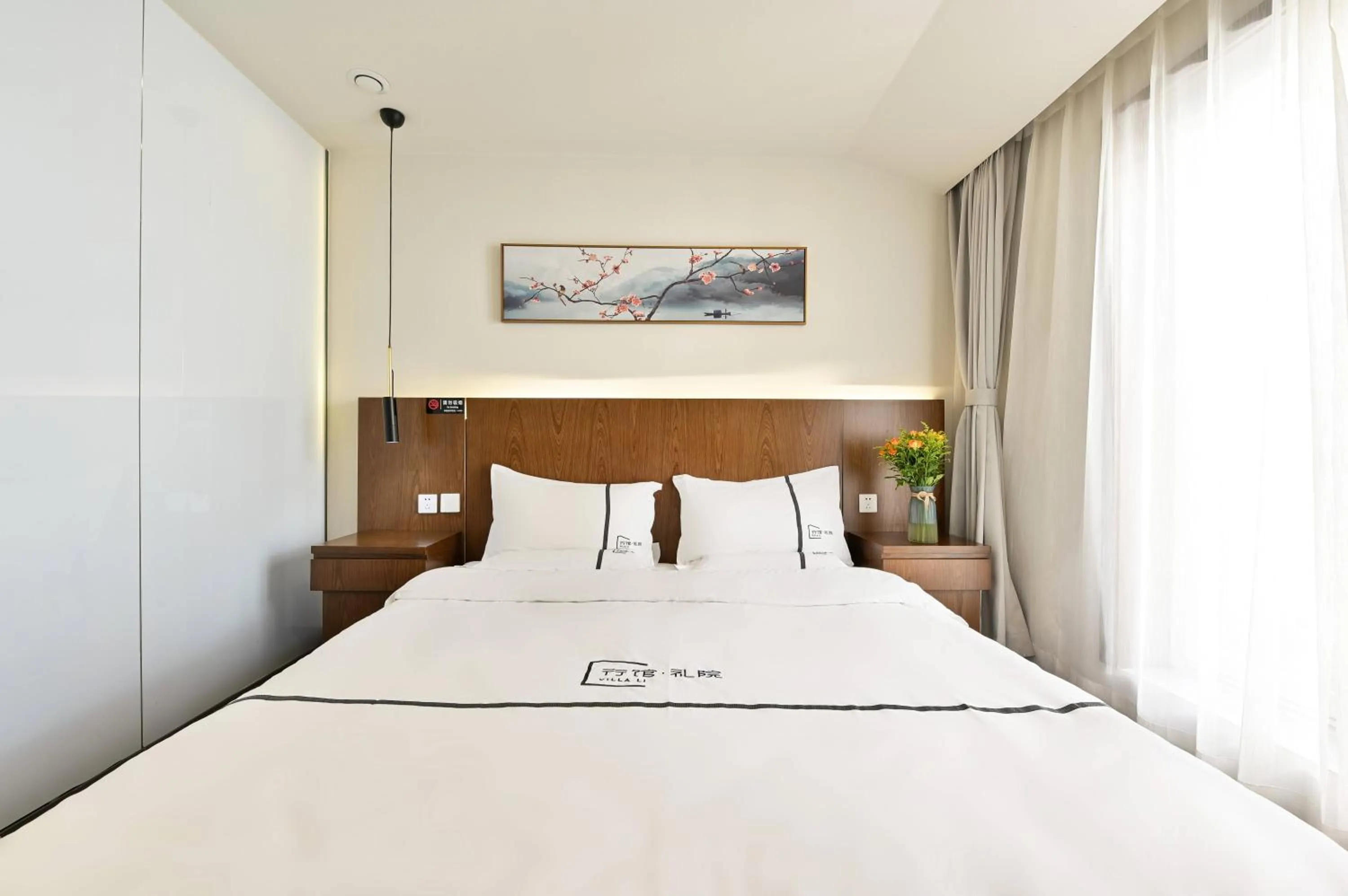 Bed in Xingshe Alley Courtyard Hotel Beijing Wangfujing Forbidden City Branch - Breakfast included & English speaking reception & Free WiFi and Laundry room & Hutong Culture & Cat-keeping & Flower-growing Terrace & One day tour service & Free coffee