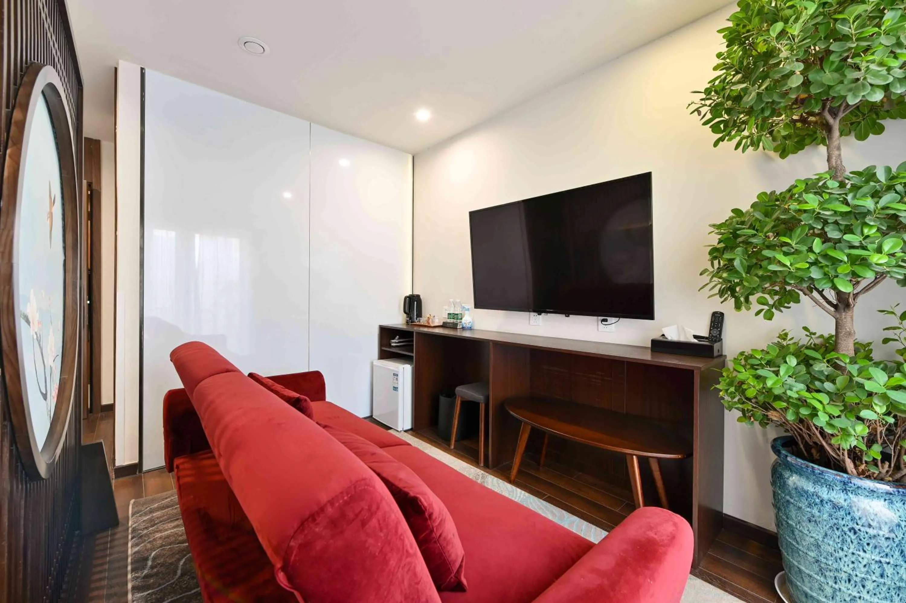 Xingshe Alley Courtyard Hotel Beijing Wangfujing Forbidden City Branch - Breakfast included & English speaking reception & Free WiFi and Laundry room & Hutong Culture & Cat-keeping & Flower-growing Terrace & One day tour service & Free coffee