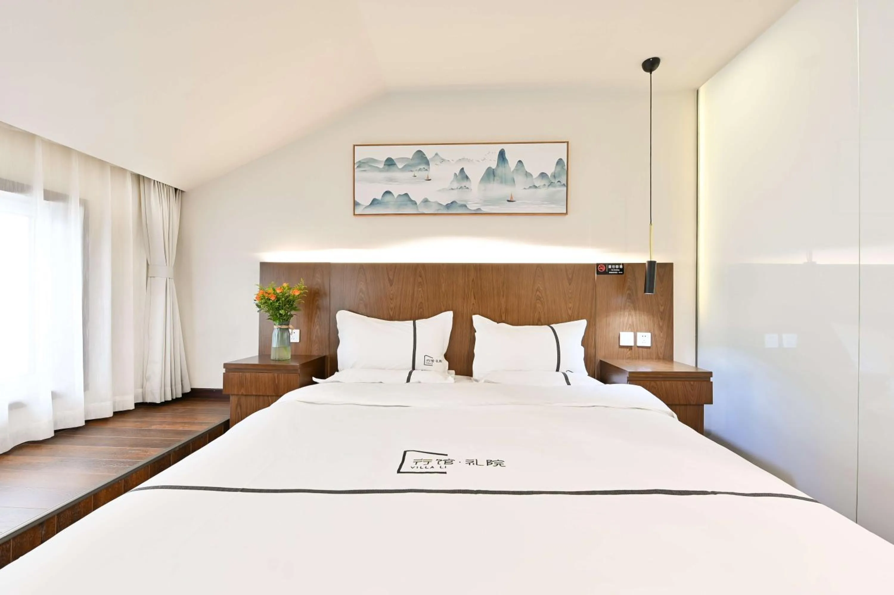 Bed in Xingshe Alley Courtyard Hotel Beijing Wangfujing Forbidden City Branch - Breakfast included & English speaking reception & Free WiFi and Laundry room & Hutong Culture & Cat-keeping & Flower-growing Terrace & One day tour service & Free coffee