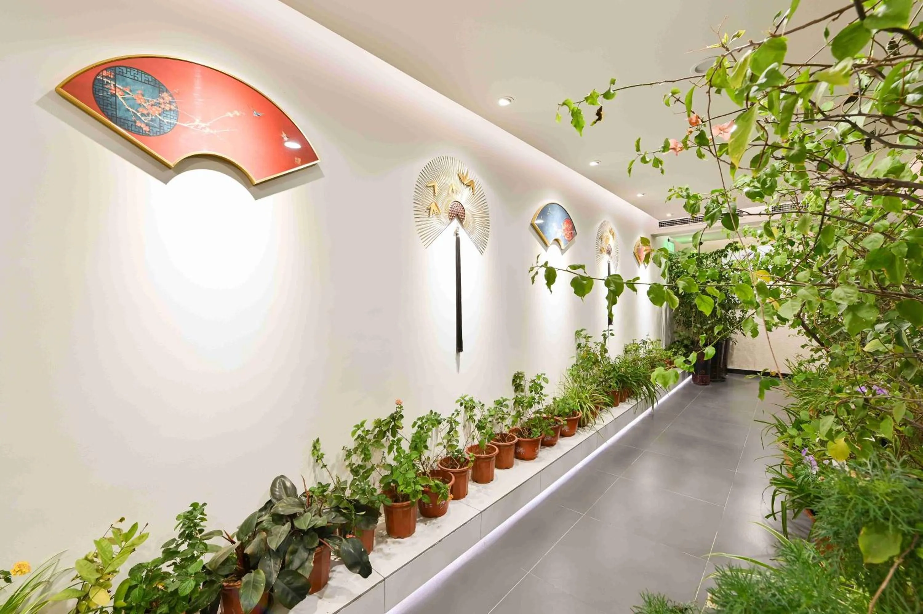Xingshe Alley Courtyard Hotel Beijing Wangfujing Forbidden City Branch - Breakfast included & English speaking reception & Free WiFi and Laundry room & Hutong Culture & Cat-keeping & Flower-growing Terrace & One day tour service & Free coffee