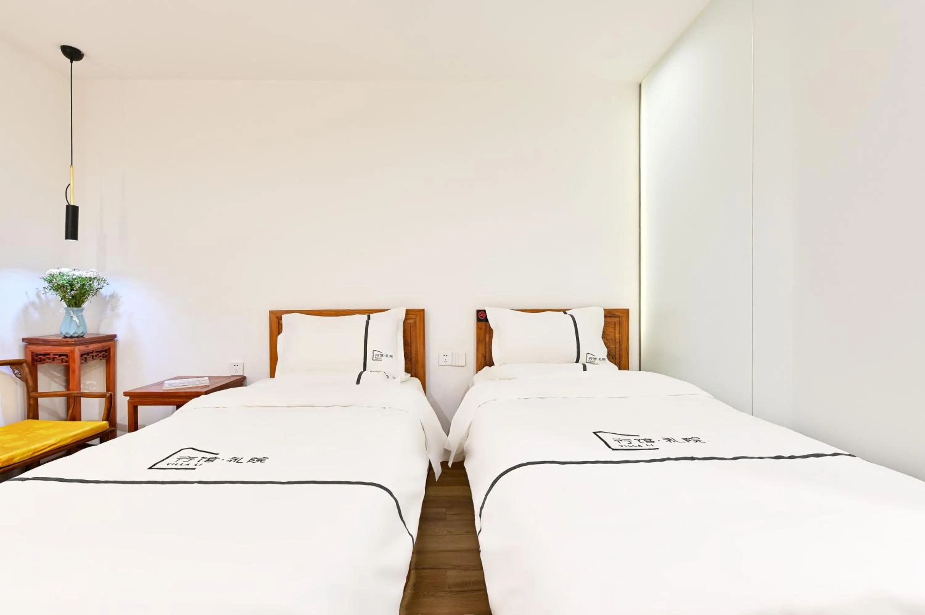 Bed in Xingshe Alley Courtyard Hotel Beijing Wangfujing Forbidden City Branch - Breakfast included & English speaking reception & Free WiFi and Laundry room & Hutong Culture & Cat-keeping & Flower-growing Terrace & One day tour service & Free coffee