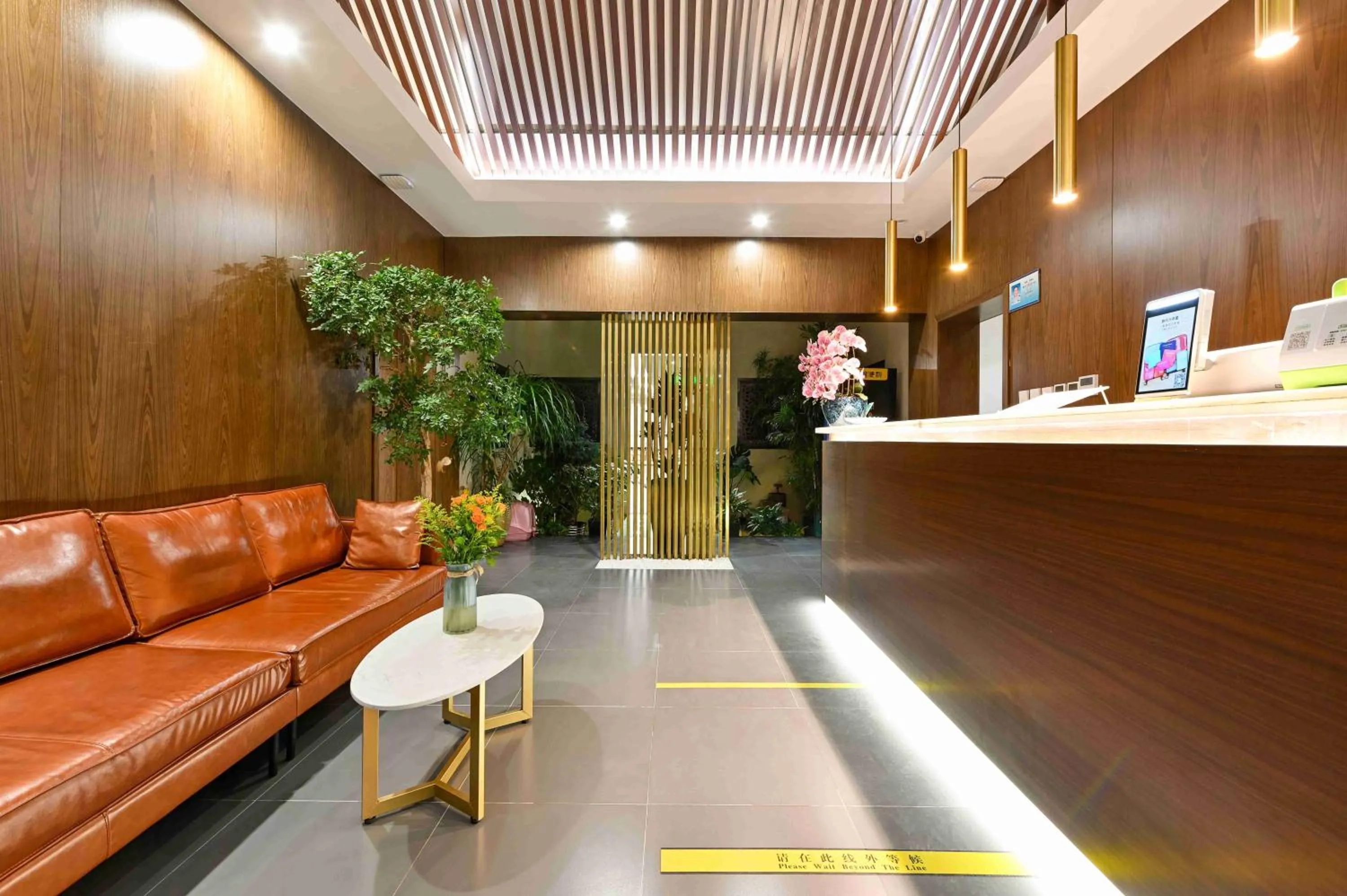 Lobby or reception in Xingshe Alley Courtyard Hotel Beijing Wangfujing Forbidden City Branch - Breakfast included & English speaking reception & Free WiFi and Laundry room & Hutong Culture & Cat-keeping & Flower-growing Terrace & One day tour service & Free coffee