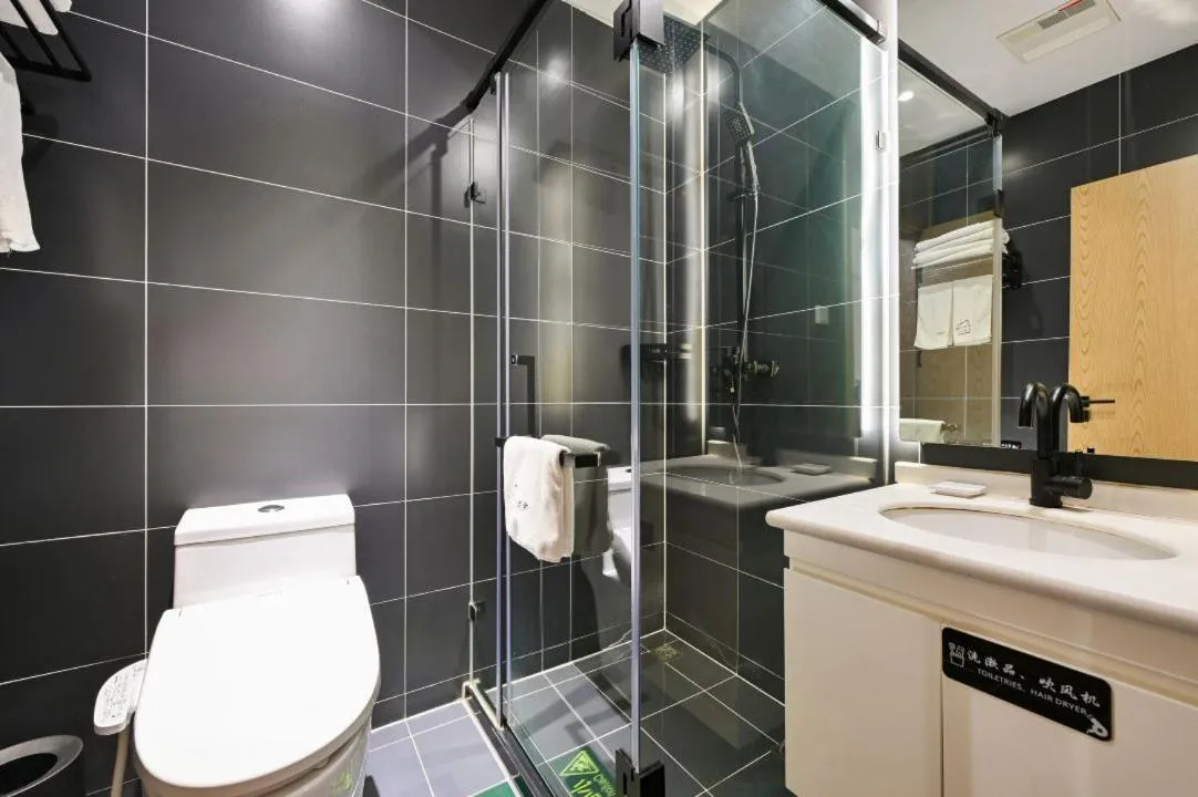 Xingshe Alley Courtyard Hotel Beijing Wangfujing Forbidden City Branch - Breakfast included & English speaking reception & Free WiFi and Laundry room & Hutong Culture & Cat-keeping & Flower-growing Terrace & One day tour service & Free coffee