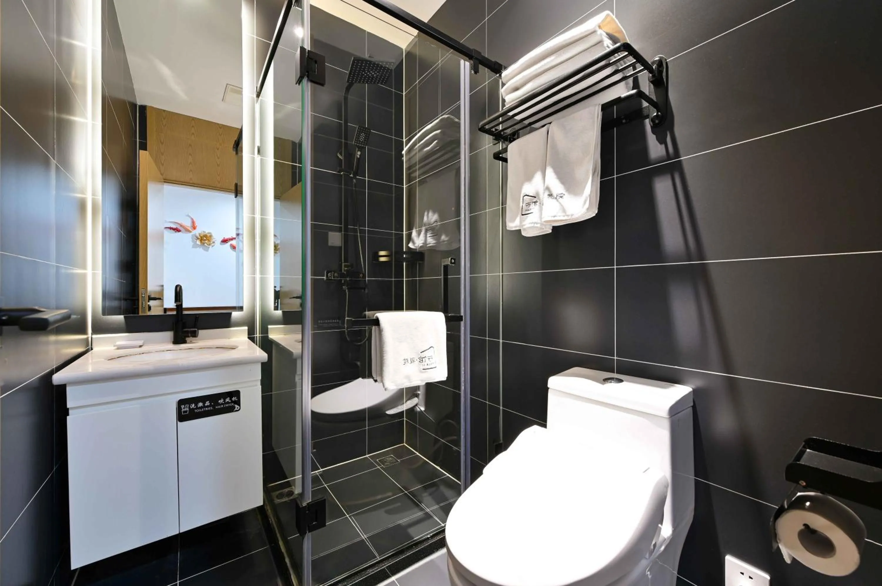 Xingshe Alley Courtyard Hotel Beijing Wangfujing Forbidden City Branch - Breakfast included & English speaking reception & Free WiFi and Laundry room & Hutong Culture & Cat-keeping & Flower-growing Terrace & One day tour service & Free coffee