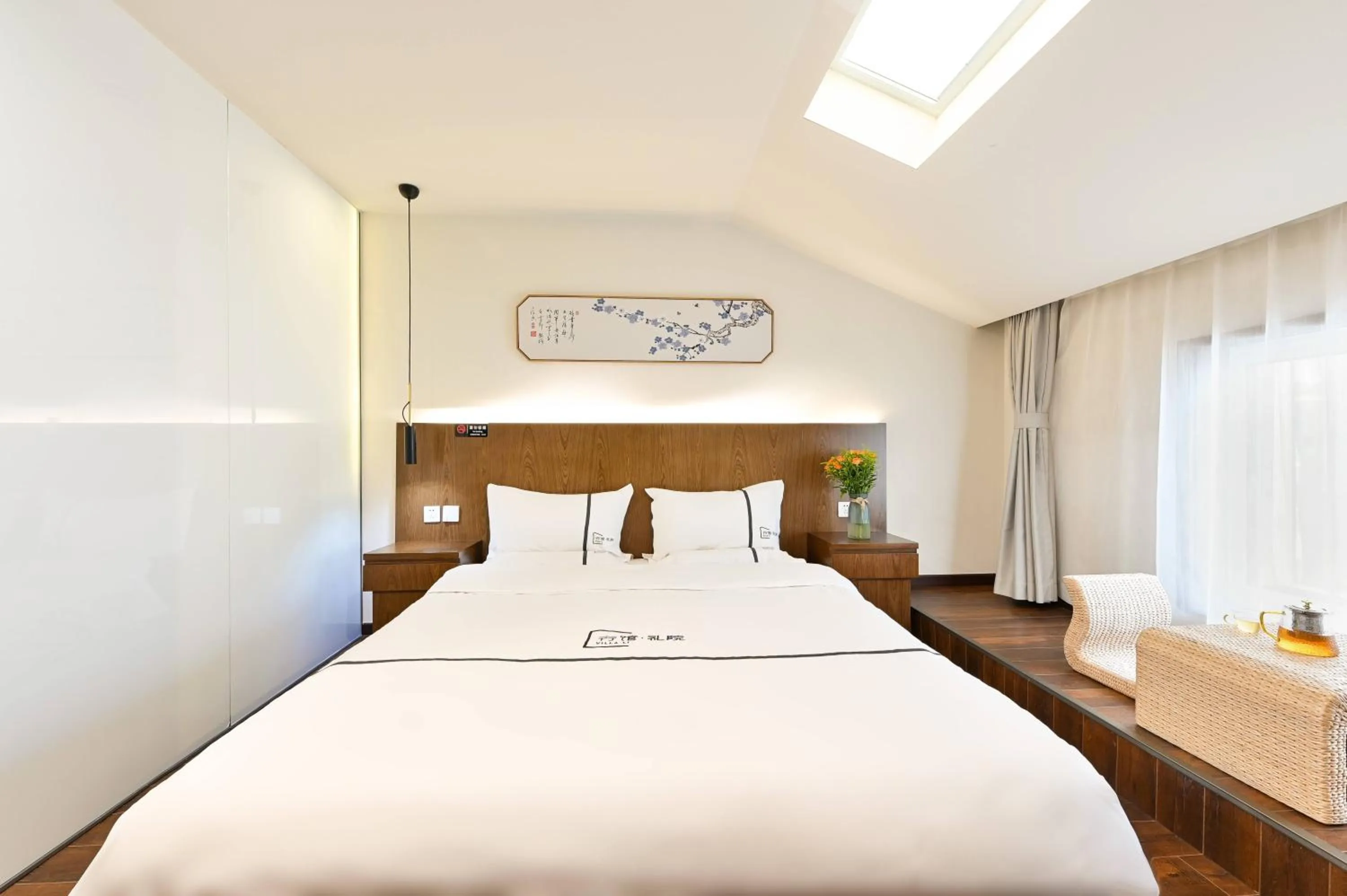 Bed in Xingshe Alley Courtyard Hotel Beijing Wangfujing Forbidden City Branch - Breakfast included & English speaking reception & Free WiFi and Laundry room & Hutong Culture & Cat-keeping & Flower-growing Terrace & One day tour service & Free coffee