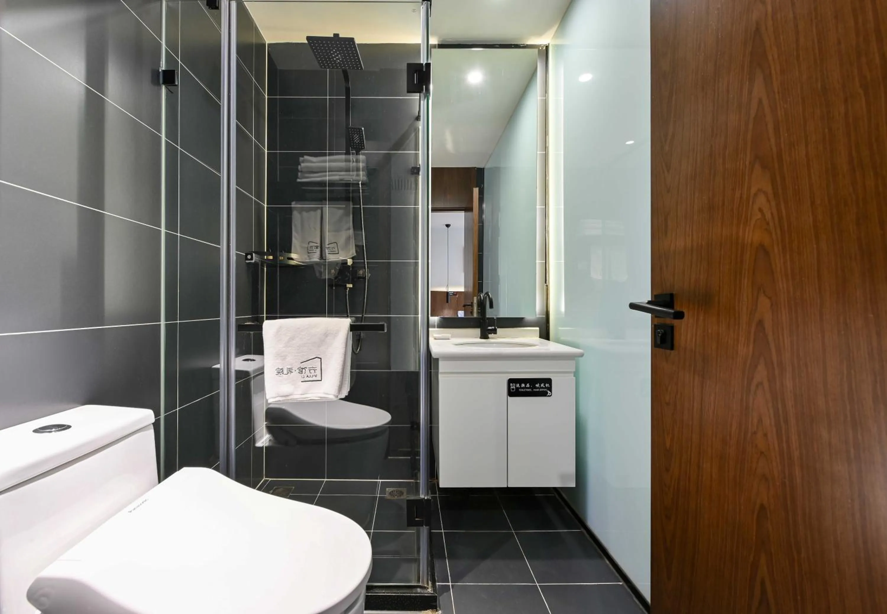 Xingshe Alley Courtyard Hotel Beijing Wangfujing Forbidden City Branch - Breakfast included & English speaking reception & Free WiFi and Laundry room & Hutong Culture & Cat-keeping & Flower-growing Terrace & One day tour service & Free coffee