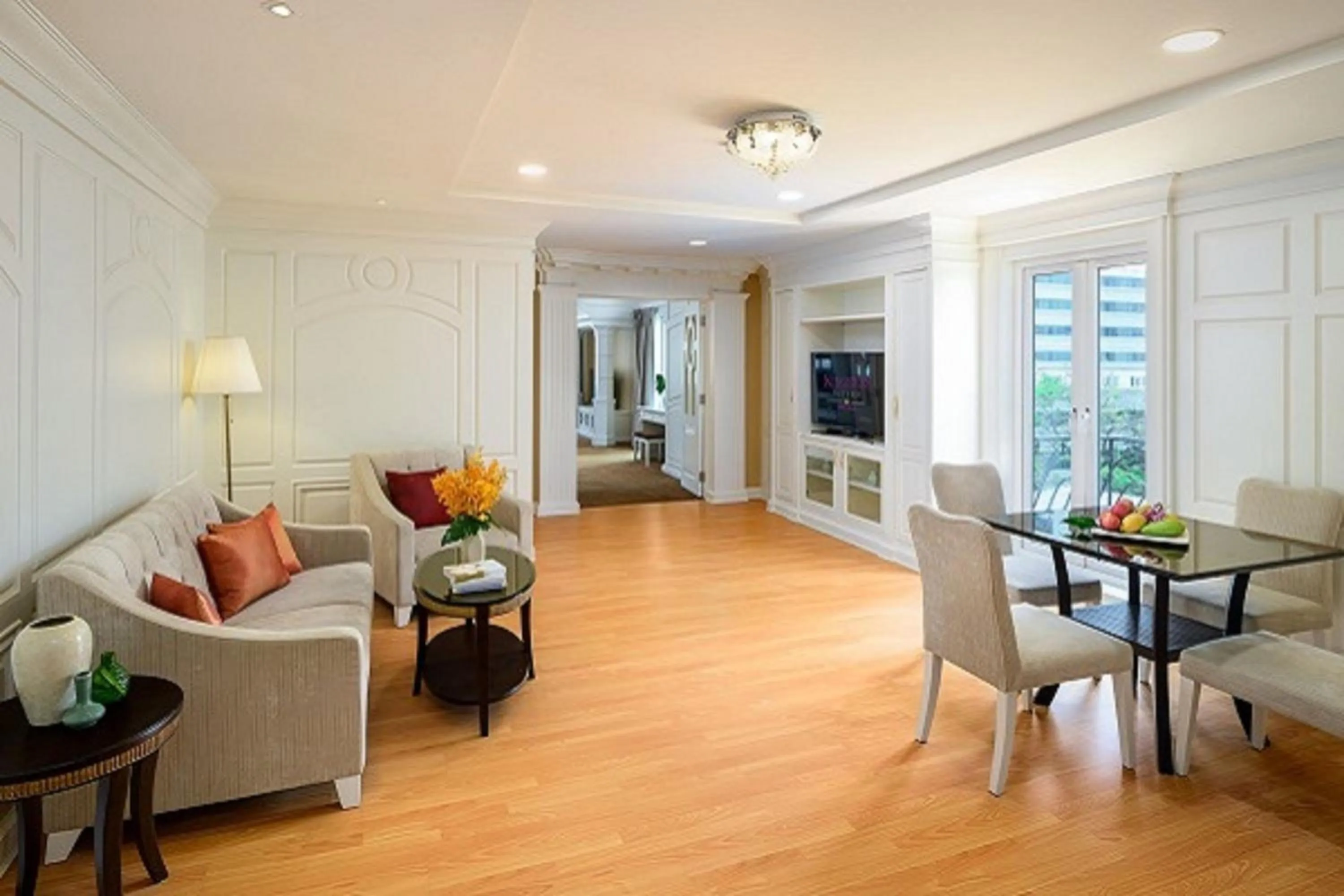 Living room in Kingston Suites Bangkok