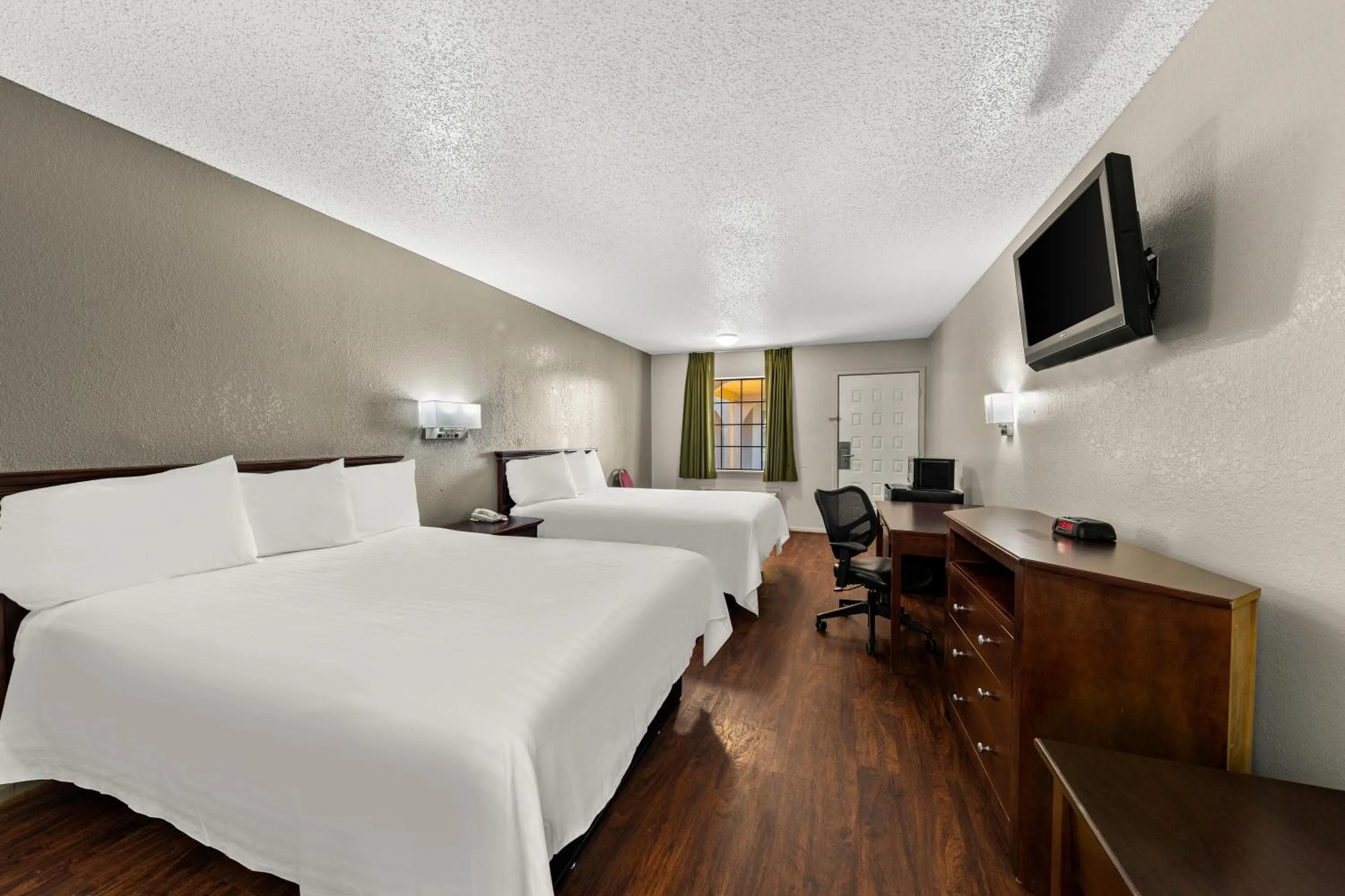 Bed in Americas Best Value Inn Bonham