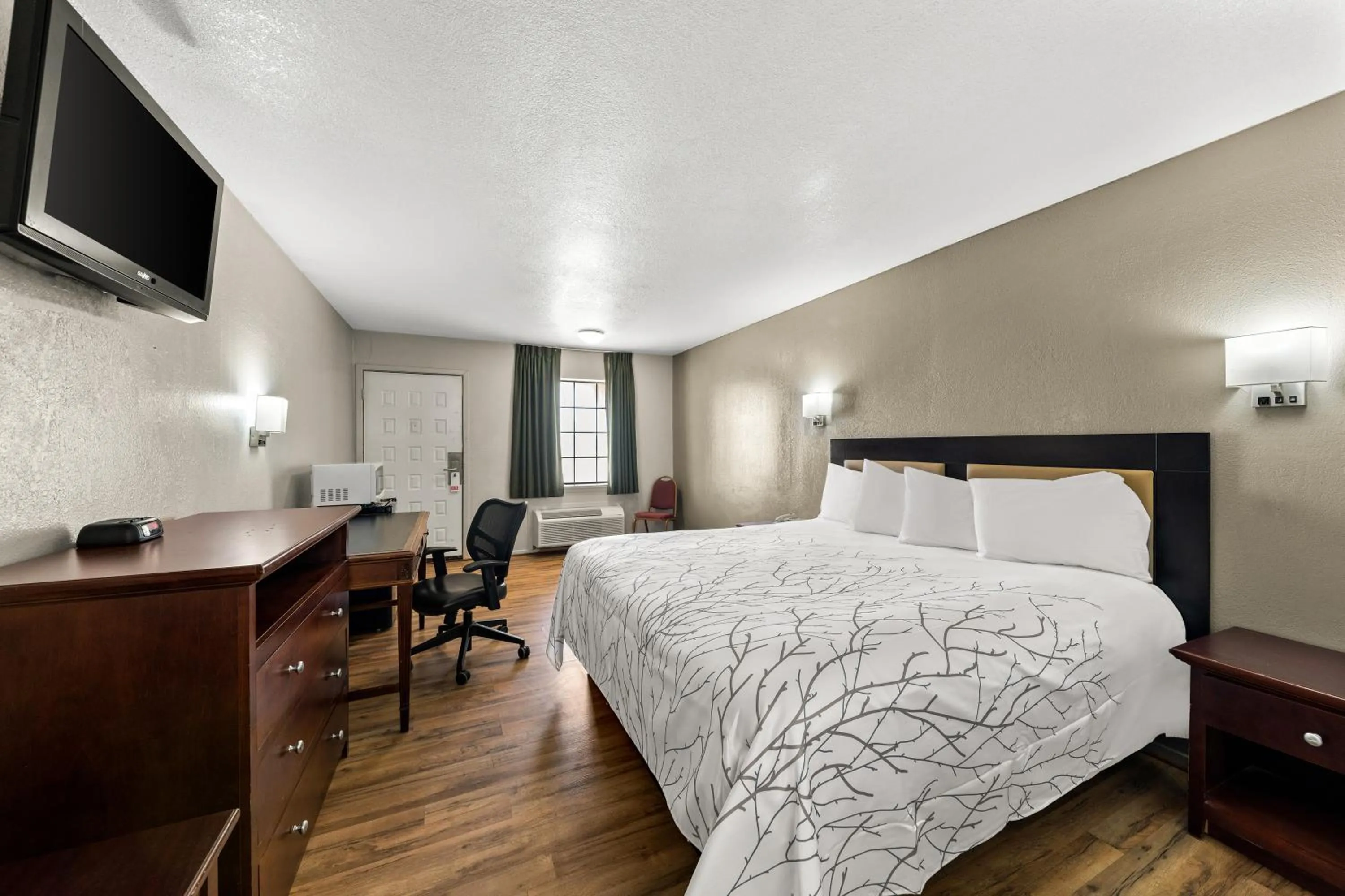 Bed in Americas Best Value Inn Bonham