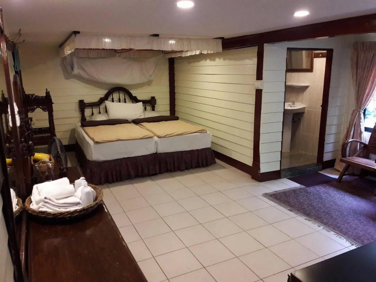 Bedroom, Bed in Gap's house