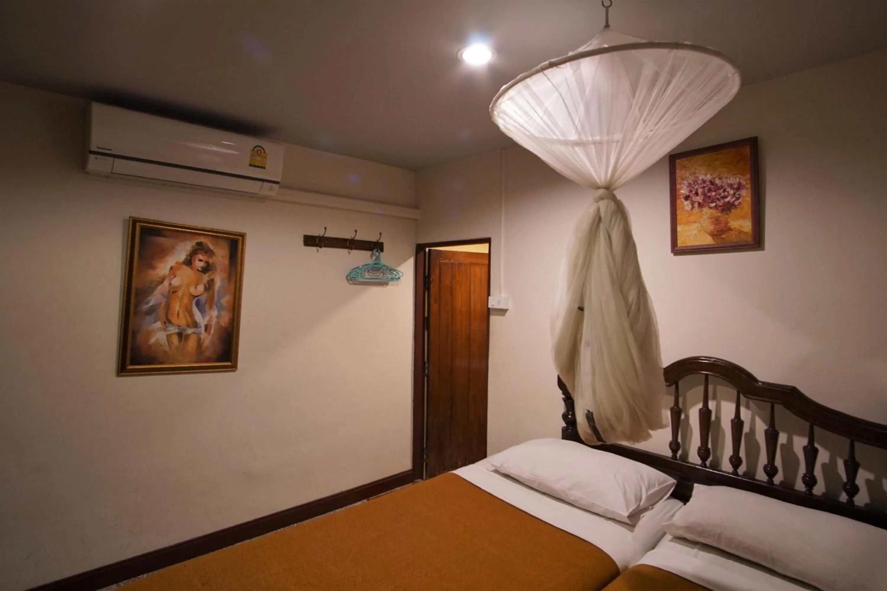 Bedroom, Bed in Gap's house