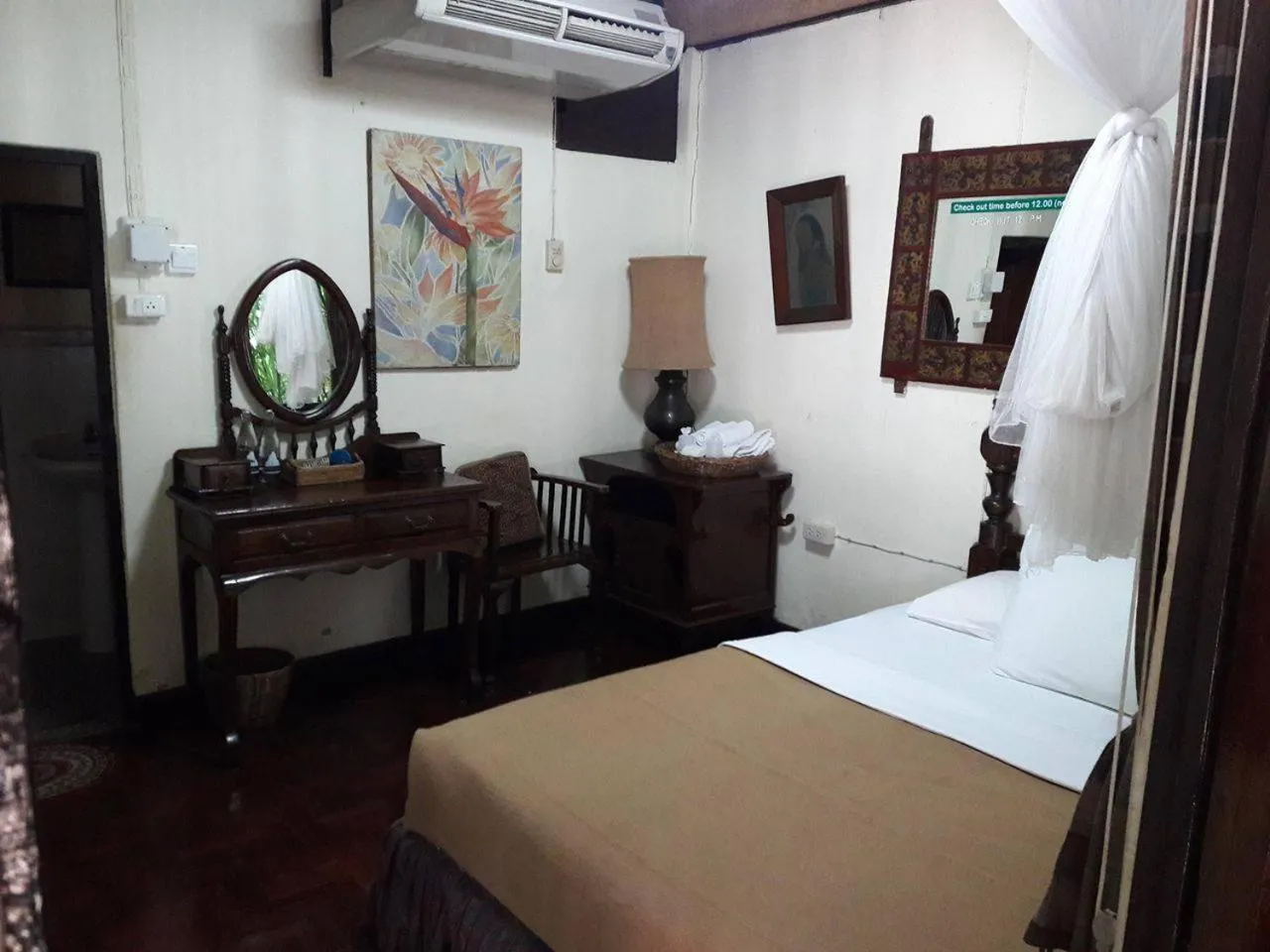 Bedroom, Bed in Gap's house