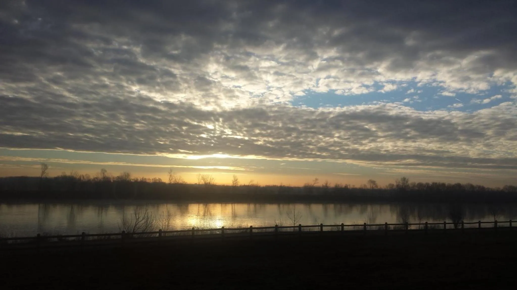 River view in Logis Hôtel Restaurant La Vieille Ferme, Mâcon Nord