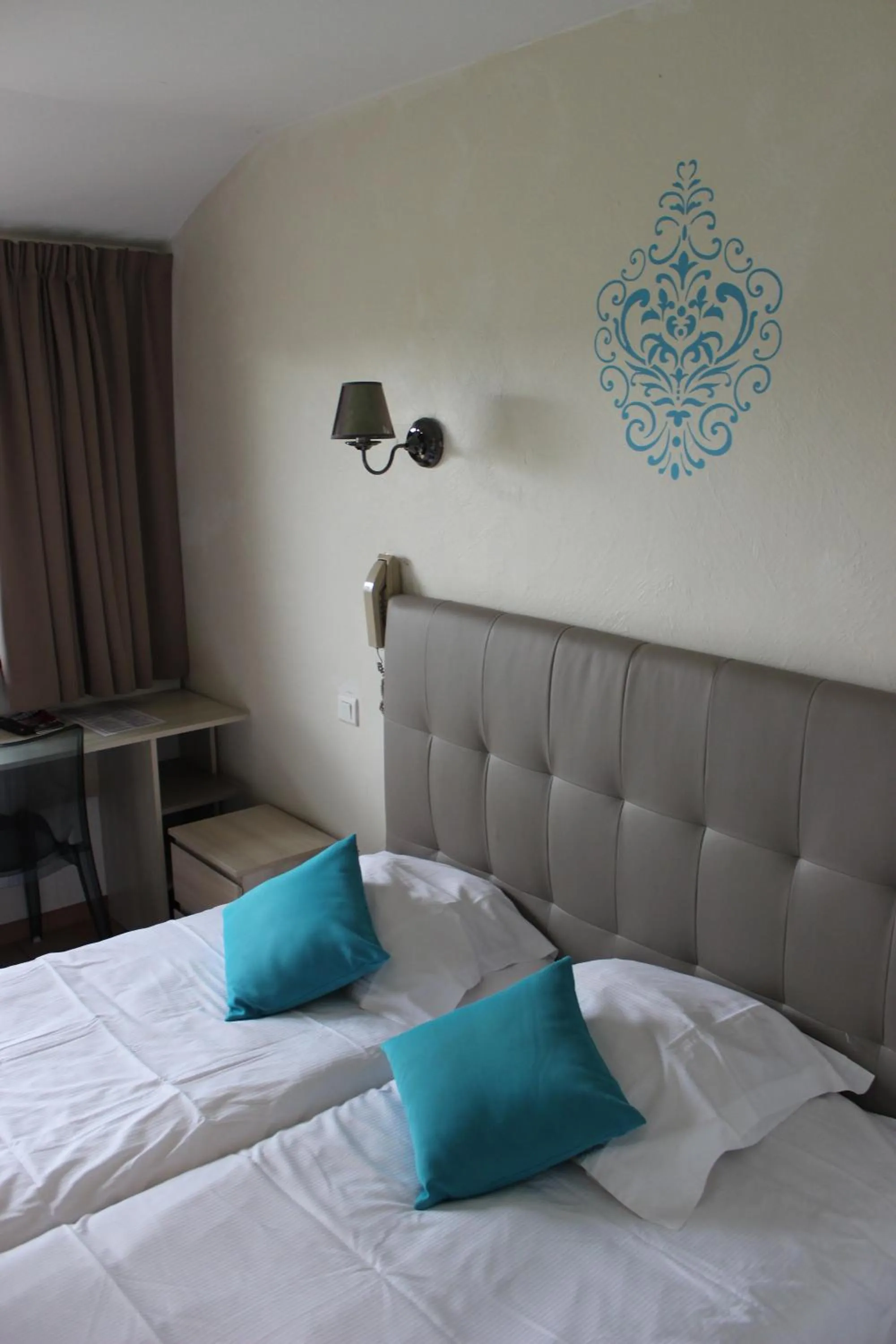 Bed in Logis Hôtel Restaurant La Vieille Ferme, Mâcon Nord