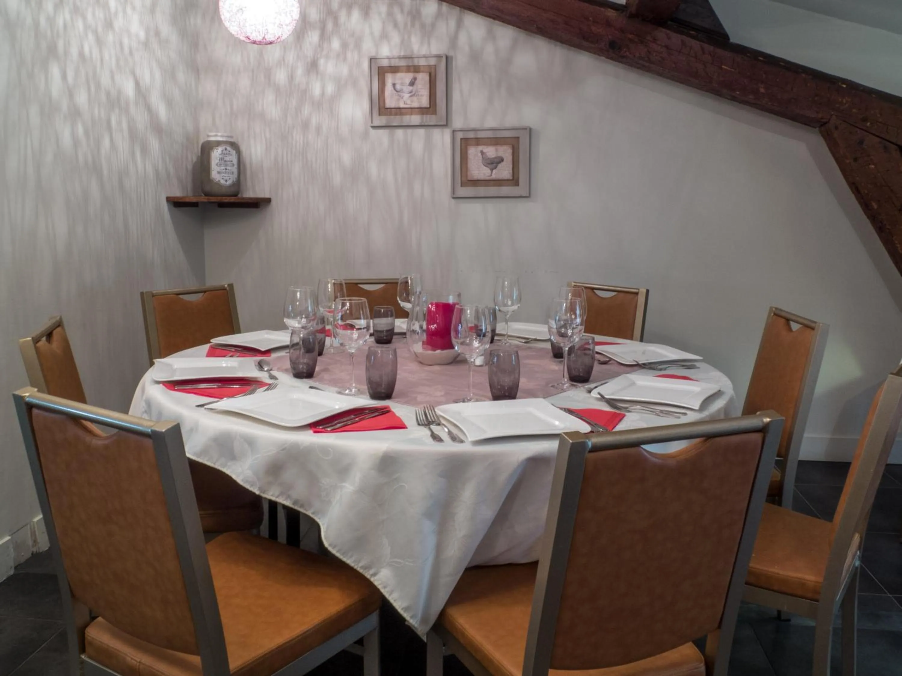 Restaurant/places to eat in Logis Hôtel Restaurant La Vieille Ferme, Mâcon Nord