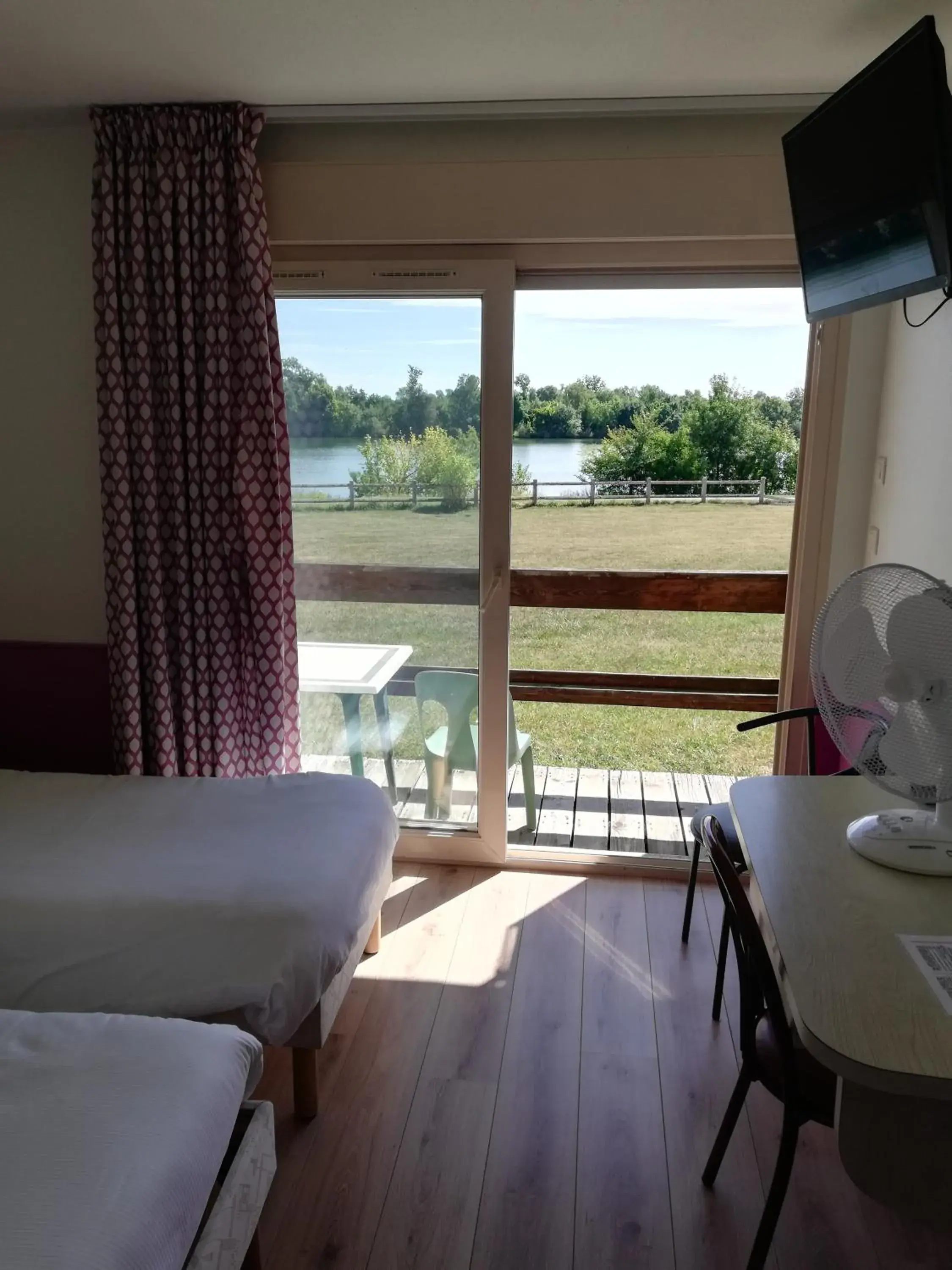 Twin Room in Logis Hôtel Restaurant La Vieille Ferme, Mâcon Nord Twin Room in Logis Hôtel Restaurant La Vieille Ferme, Mâcon Nord