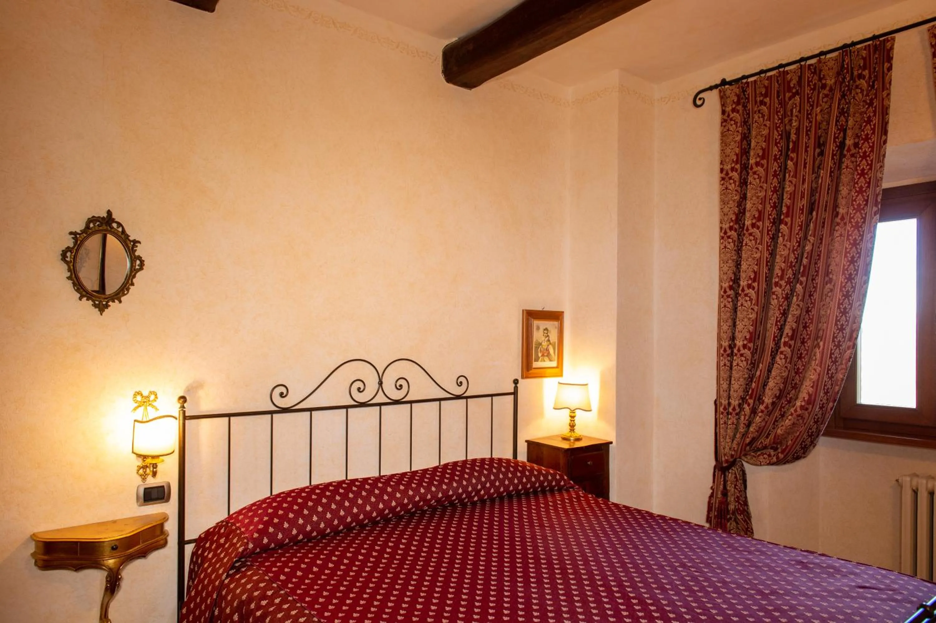 Bed in Rocca Di Pierle, Agriturismo di Charme - Cortona