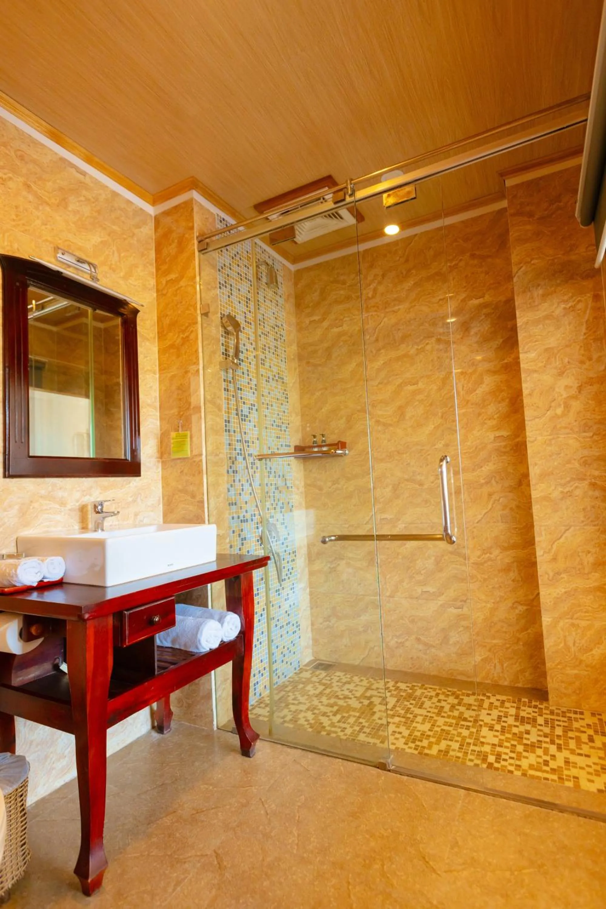 Shower in Ca Ty Mui ne Beach Resort & Spa