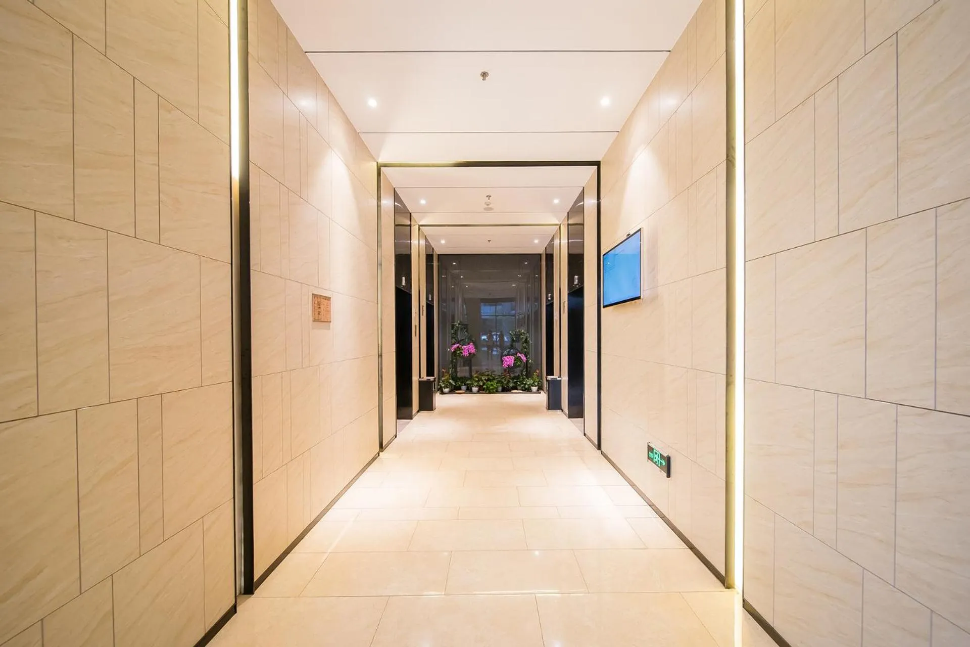 elevator in Guangzhou Laiste ApartHotel Science City Greenland Central Plaza Branch - Free Shuttle Bus to Canton Fair Complex During Canton Fair Period