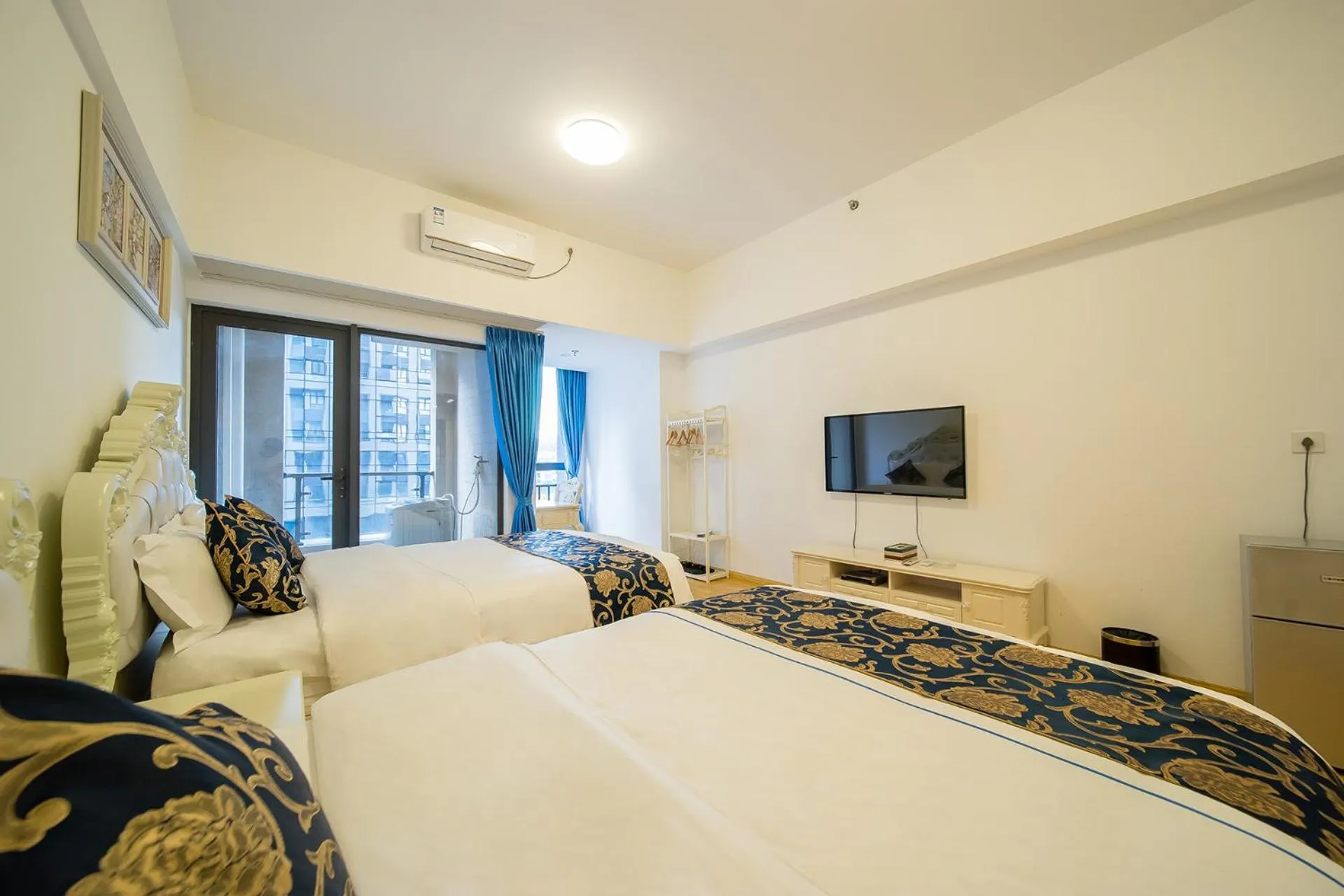 Photo of the whole room, Bed in Guangzhou Laiste ApartHotel Science City Greenland Central Plaza Branch - Free Shuttle Bus to Canton Fair Complex During Canton Fair Period