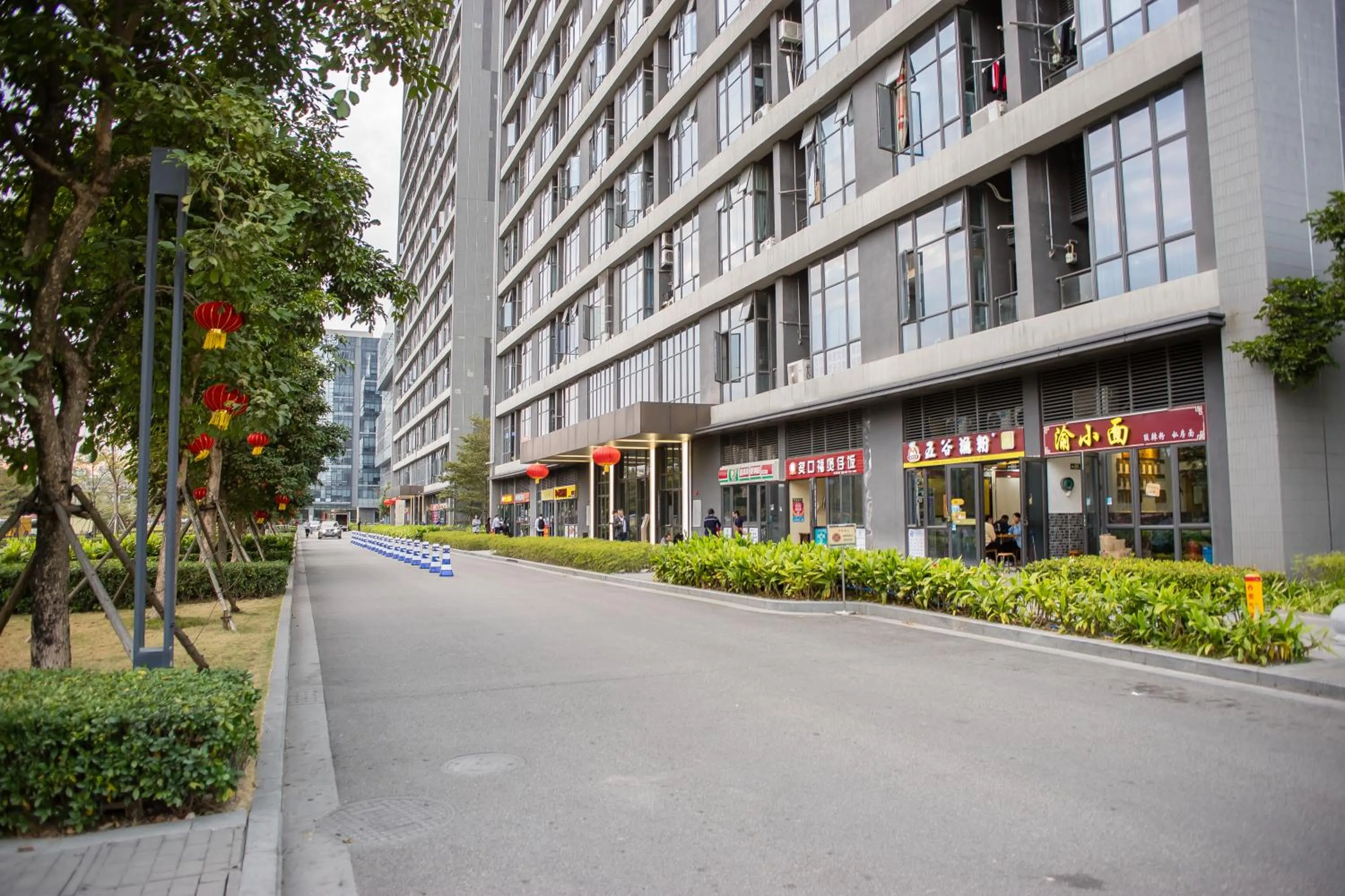Street view in Guangzhou Laiste ApartHotel Science City Greenland Central Plaza Branch - Free Shuttle Bus to Canton Fair Complex During Canton Fair Period