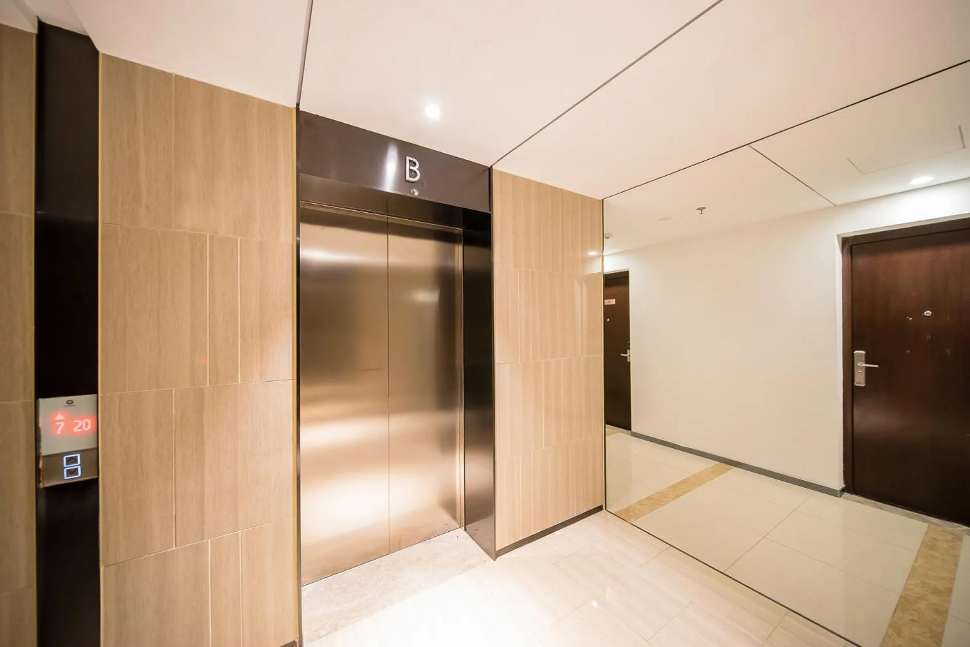 elevator in Guangzhou Laiste ApartHotel Science City Greenland Central Plaza Branch - Free Shuttle Bus to Canton Fair Complex During Canton Fair Period