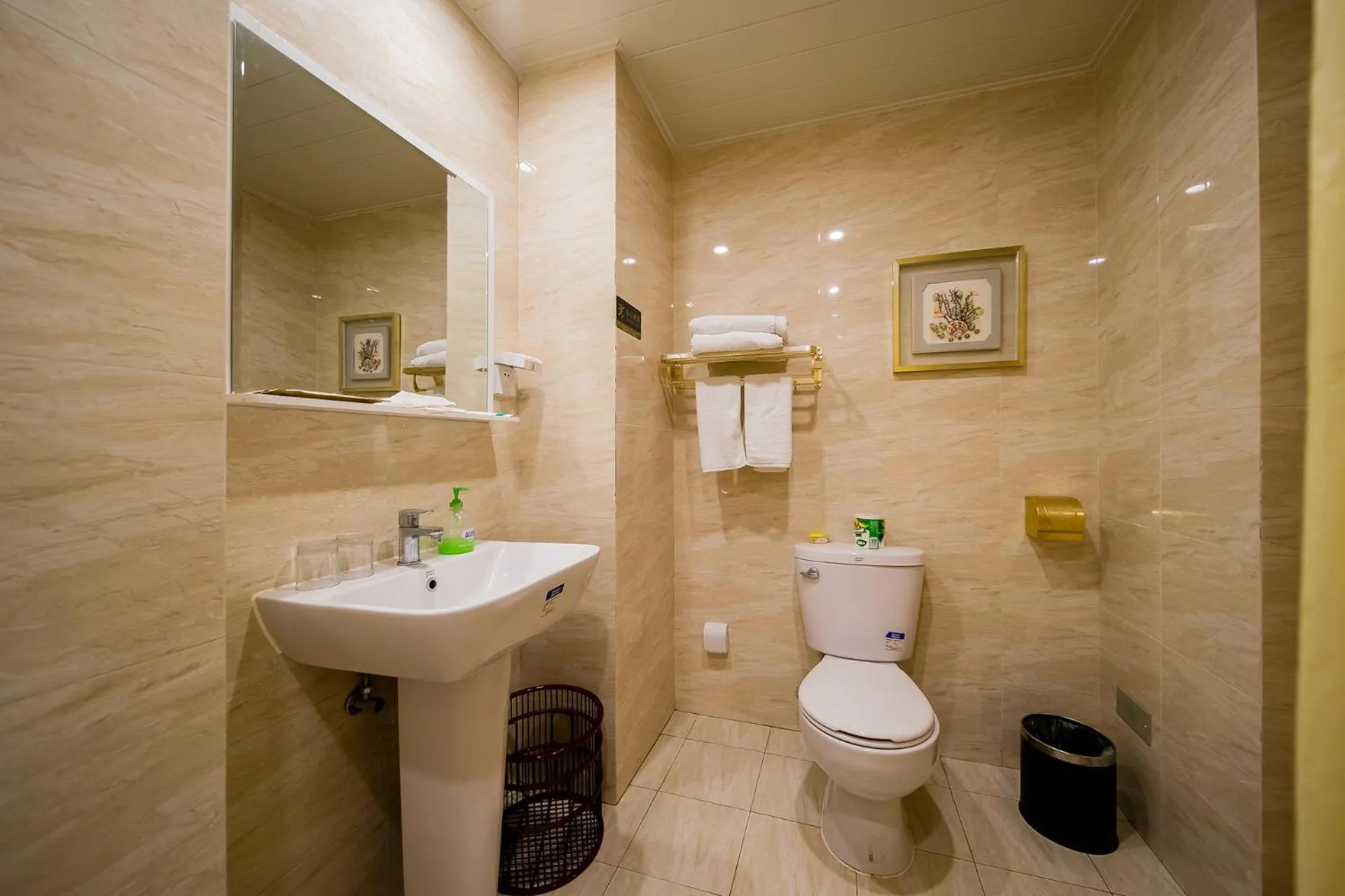 Toilet in Guangzhou Laiste ApartHotel Science City Greenland Central Plaza Branch - Free Shuttle Bus to Canton Fair Complex During Canton Fair Period