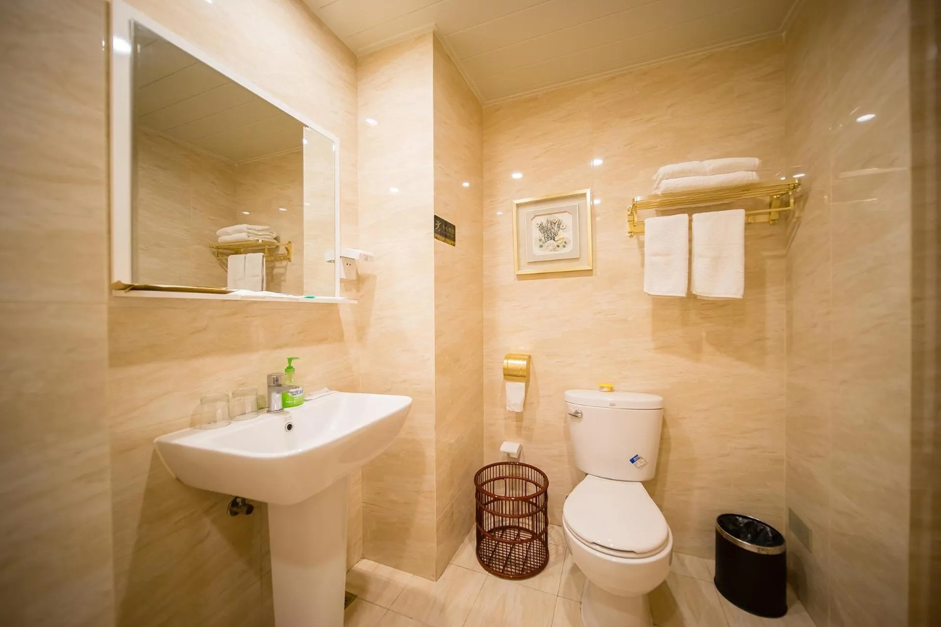 Toilet in Guangzhou Laiste ApartHotel Science City Greenland Central Plaza Branch - Free Shuttle Bus to Canton Fair Complex During Canton Fair Period