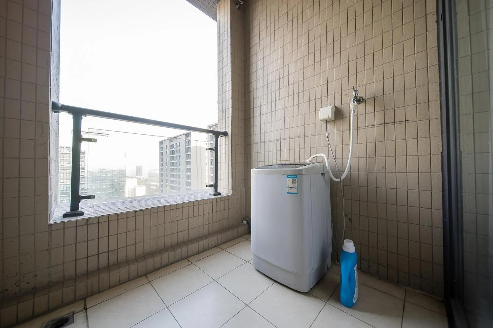 washing machine in Guangzhou Laiste ApartHotel Science City Greenland Central Plaza Branch - Free Shuttle Bus to Canton Fair Complex During Canton Fair Period
