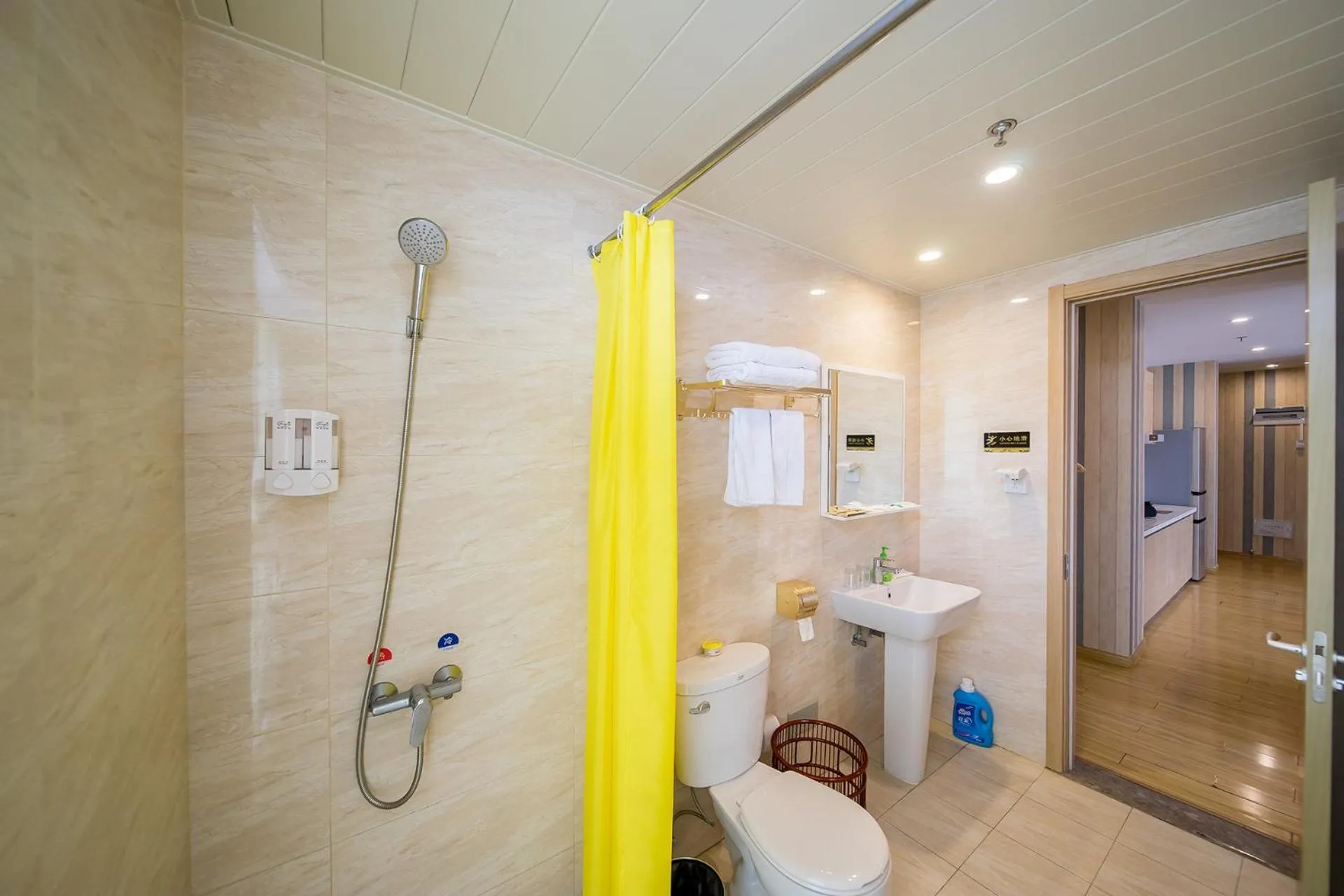 Toilet in Guangzhou Laiste ApartHotel Science City Greenland Central Plaza Branch - Free Shuttle Bus to Canton Fair Complex During Canton Fair Period