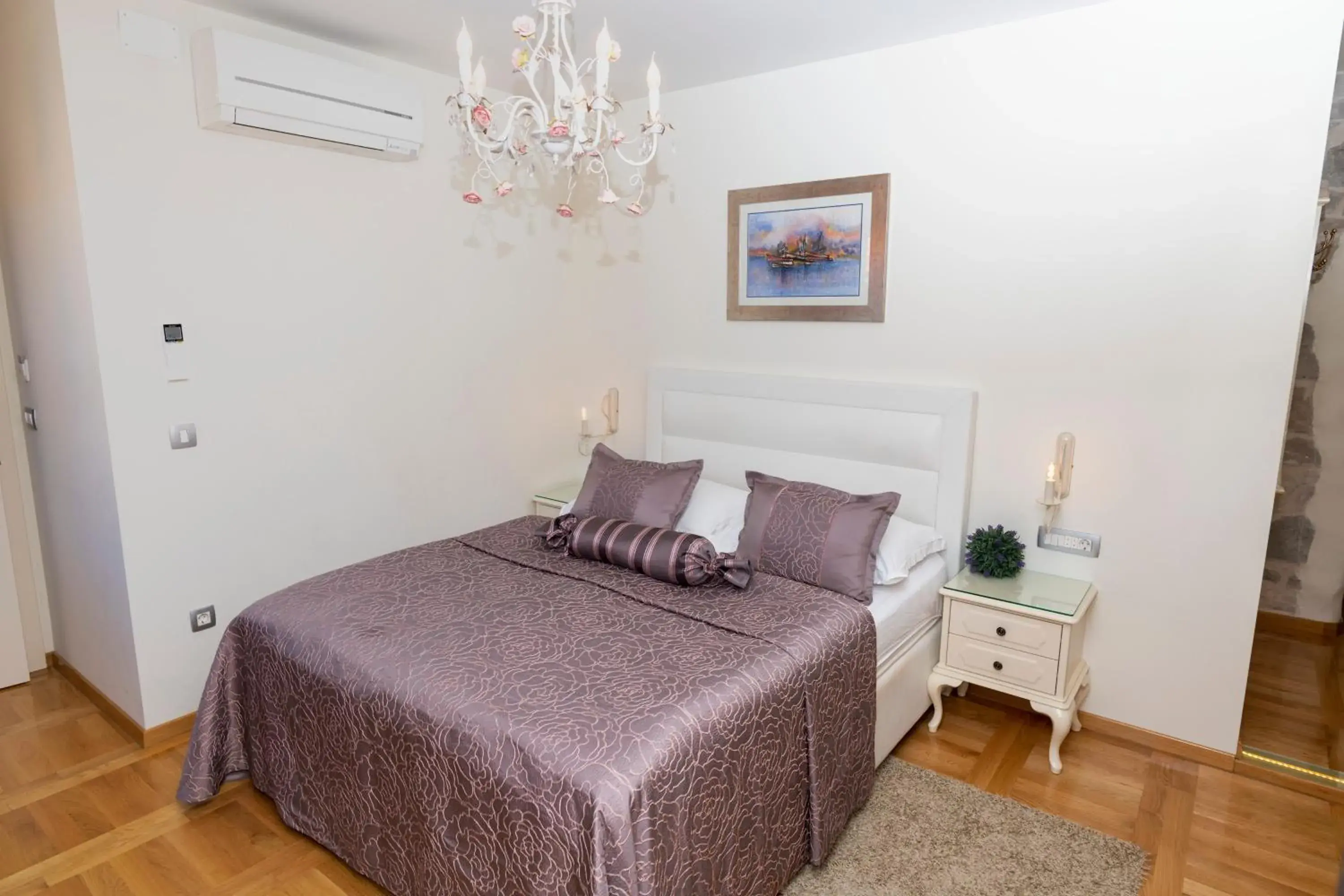 Deluxe Family Room in Gothic Palace Heritage Deluxe Family Room in Gothic Palace Heritage