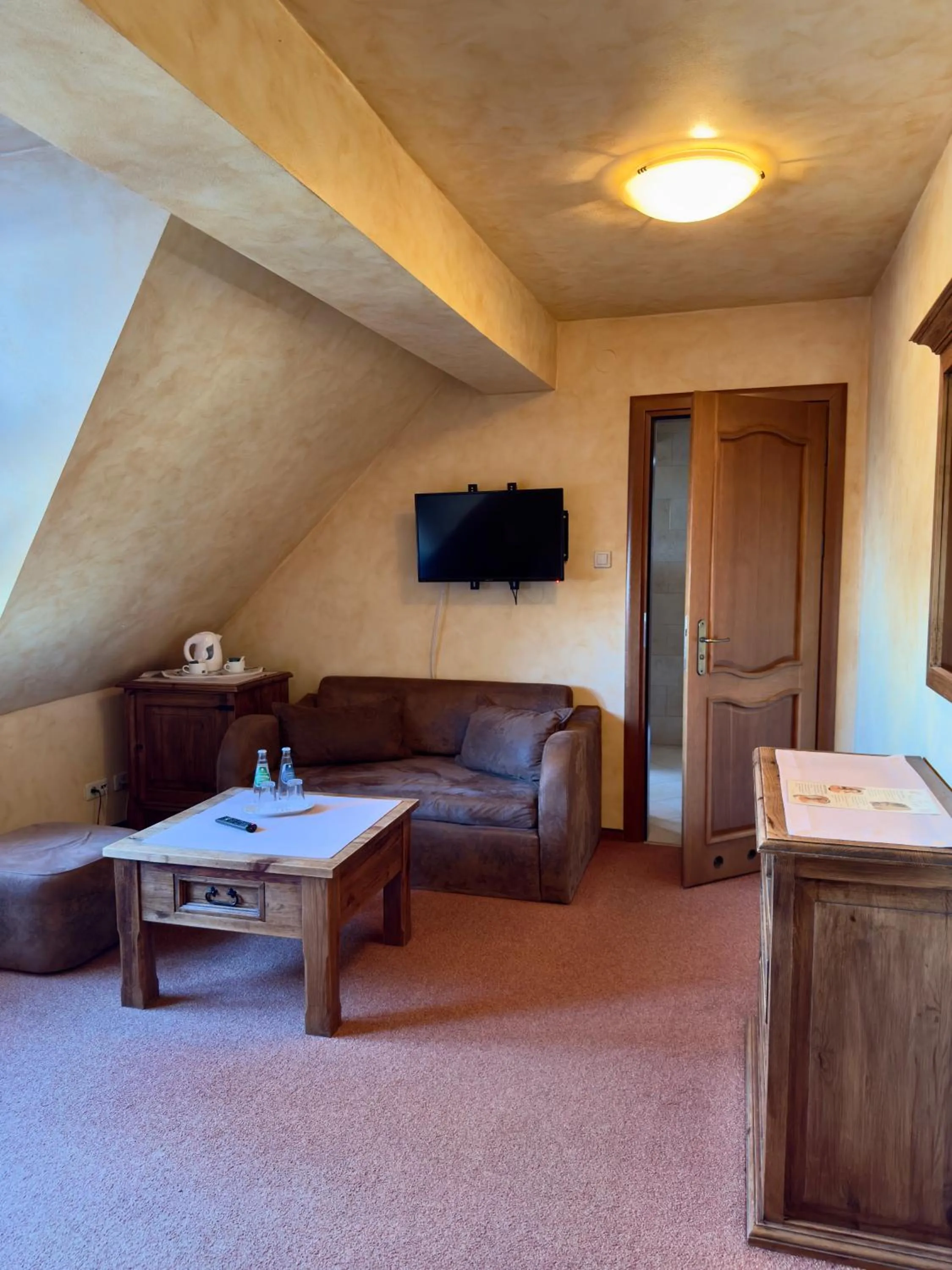 Photo of the whole room in Hotel Dwór Karolówka