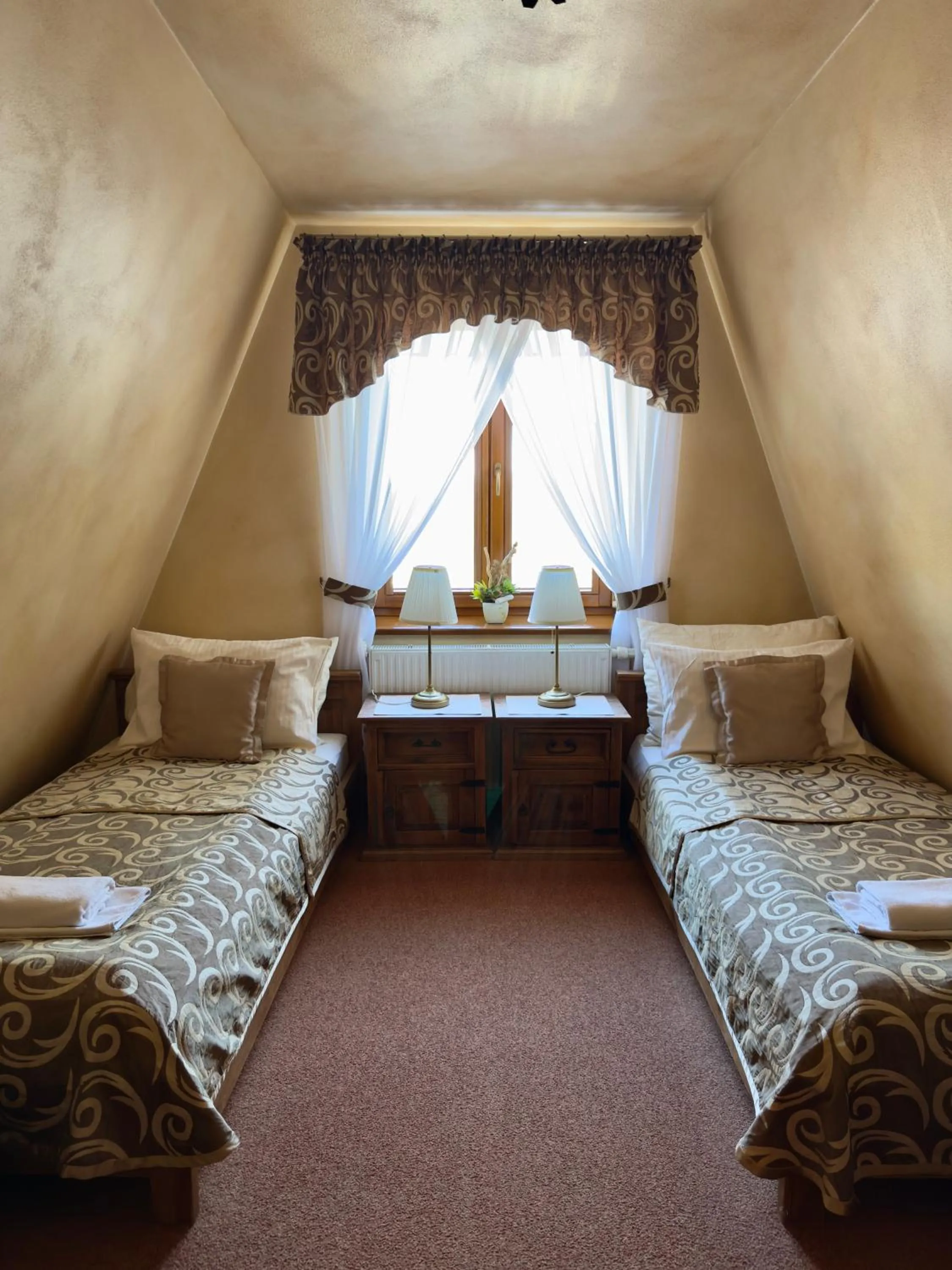 Bed in Hotel Dwór Karolówka