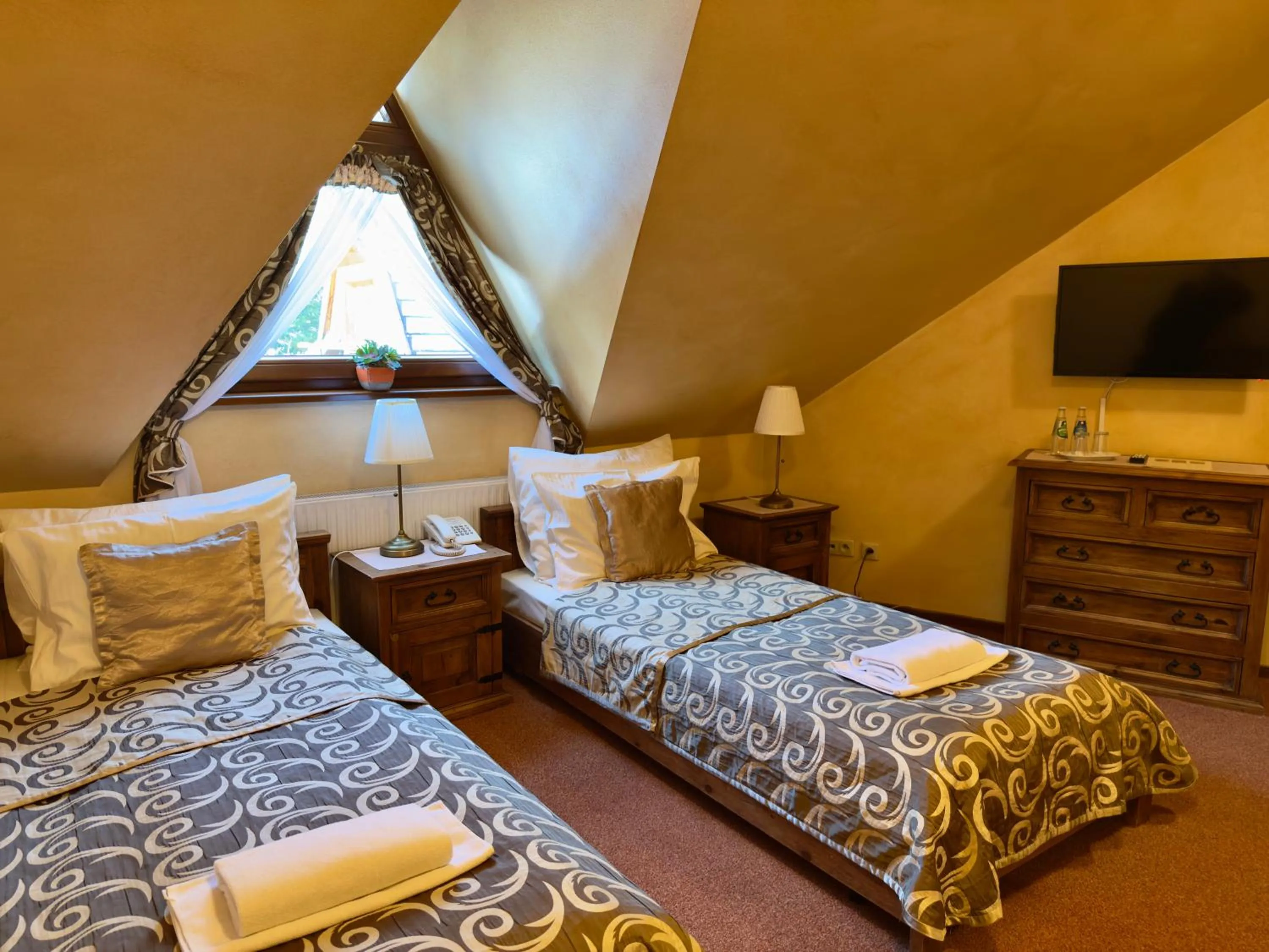 Bed in Hotel Dwór Karolówka