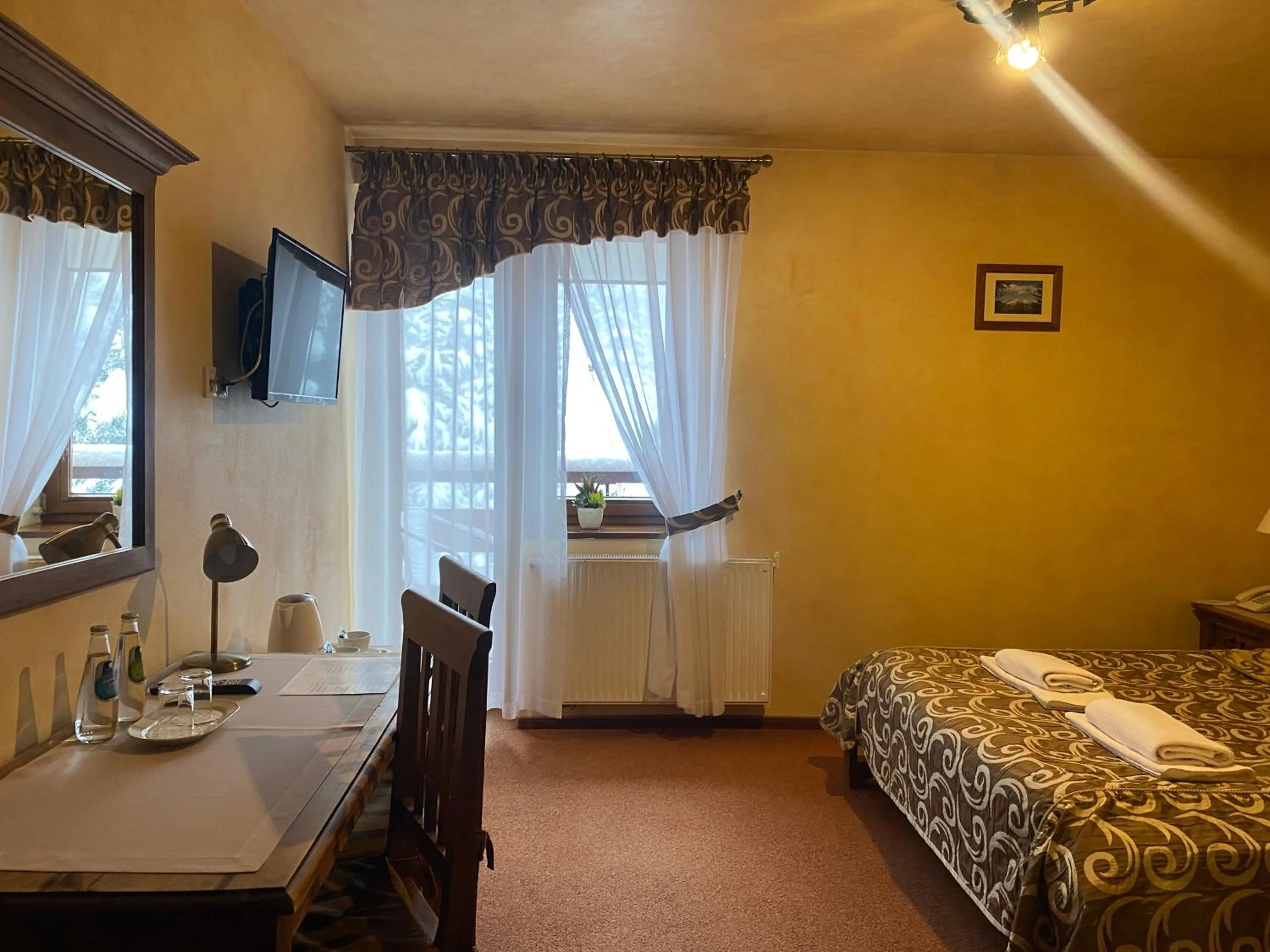 Photo of the whole room, Bed in Hotel Dwór Karolówka