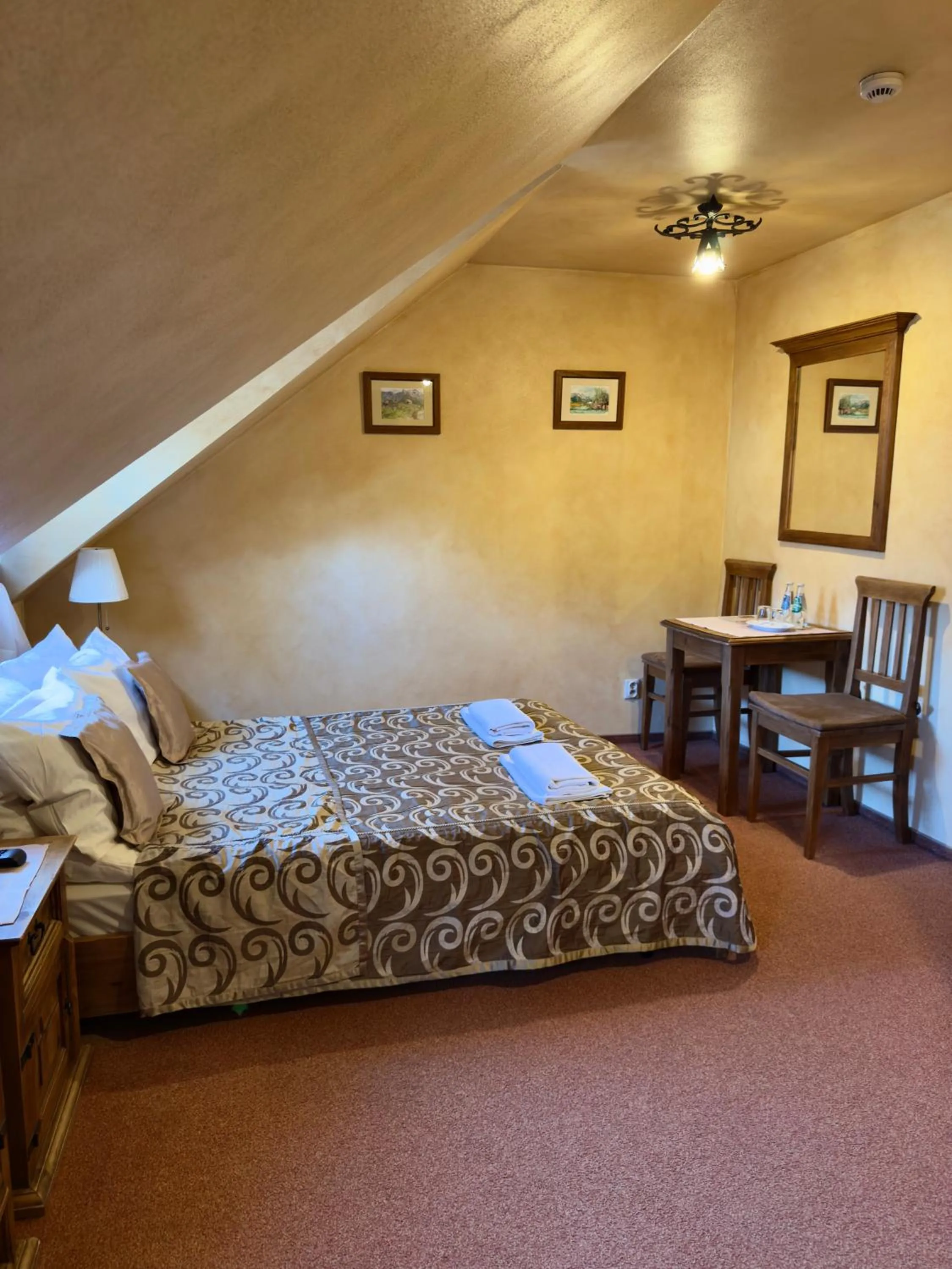 Bed in Hotel Dwór Karolówka