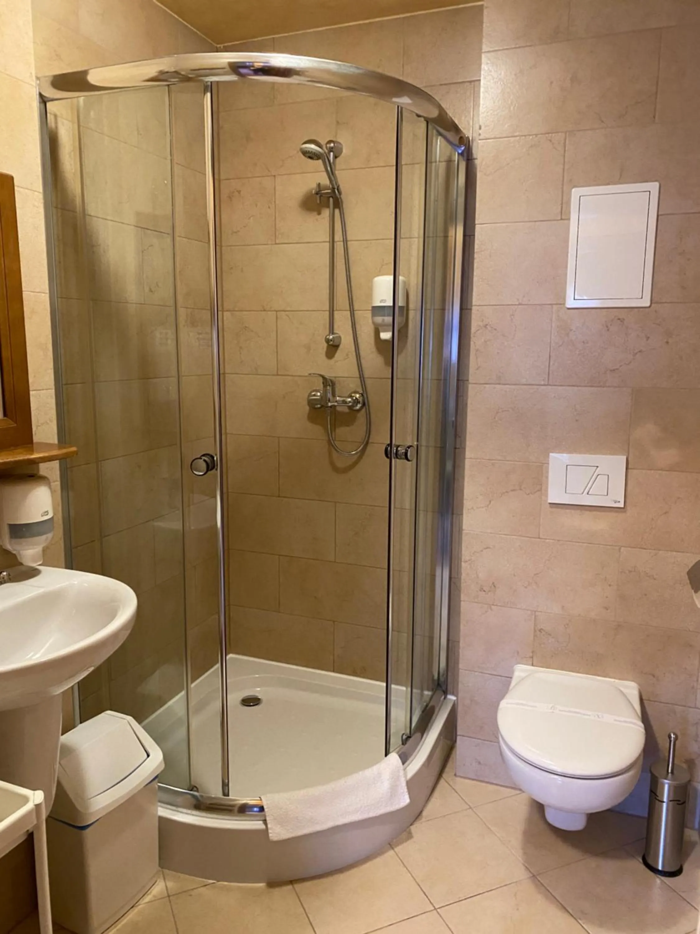 Shower in Hotel Dwór Karolówka