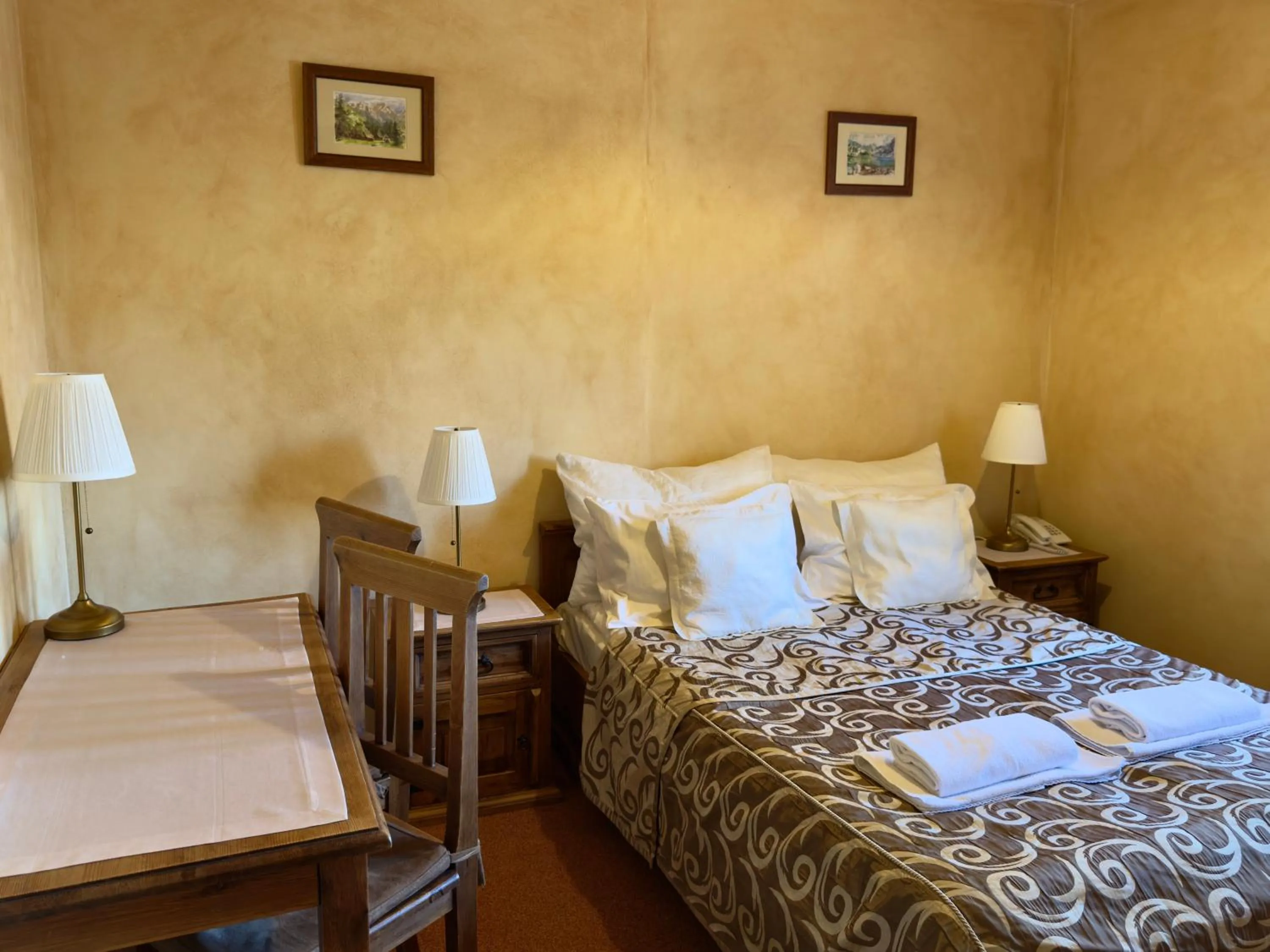 Bed in Hotel Dwór Karolówka