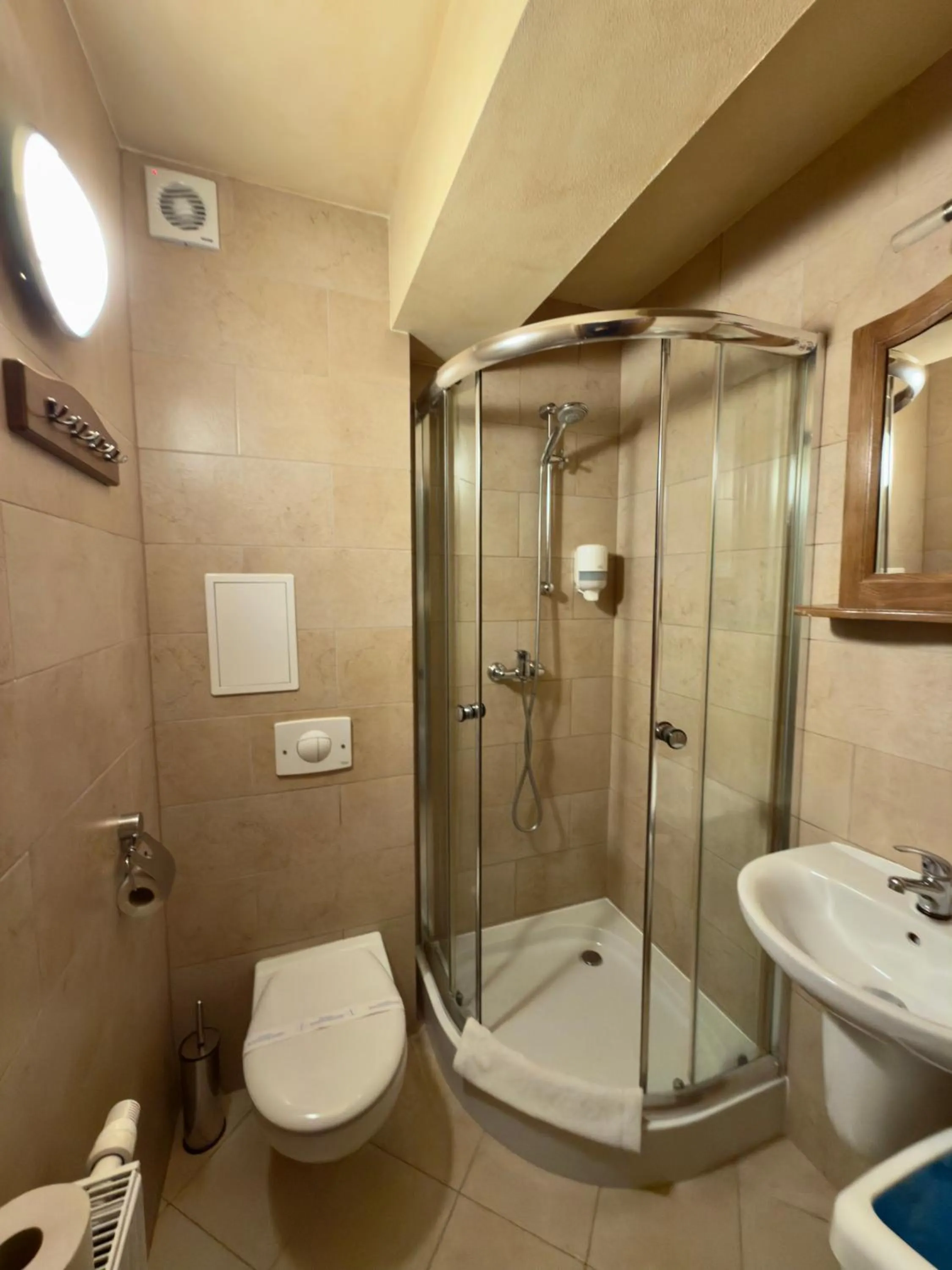 Shower in Hotel Dwór Karolówka