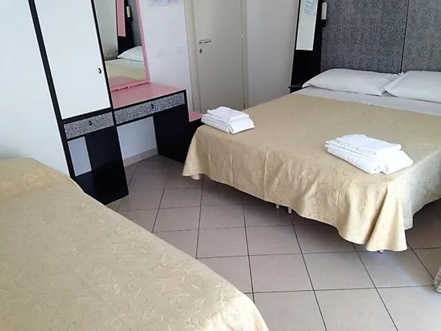 Photo of the whole room in Hotel Madrid