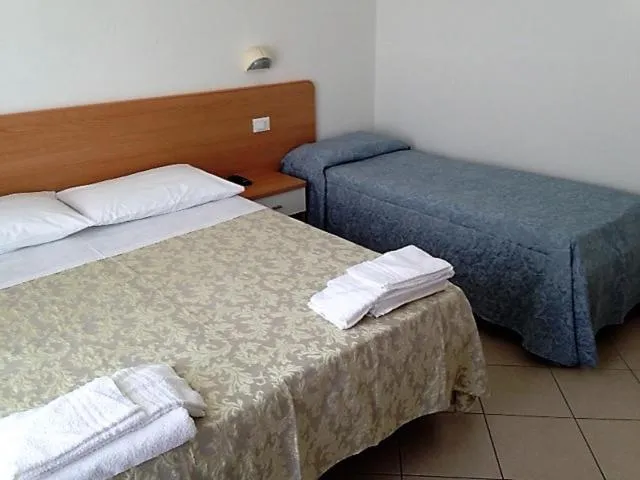 Photo of the whole room in Hotel Madrid