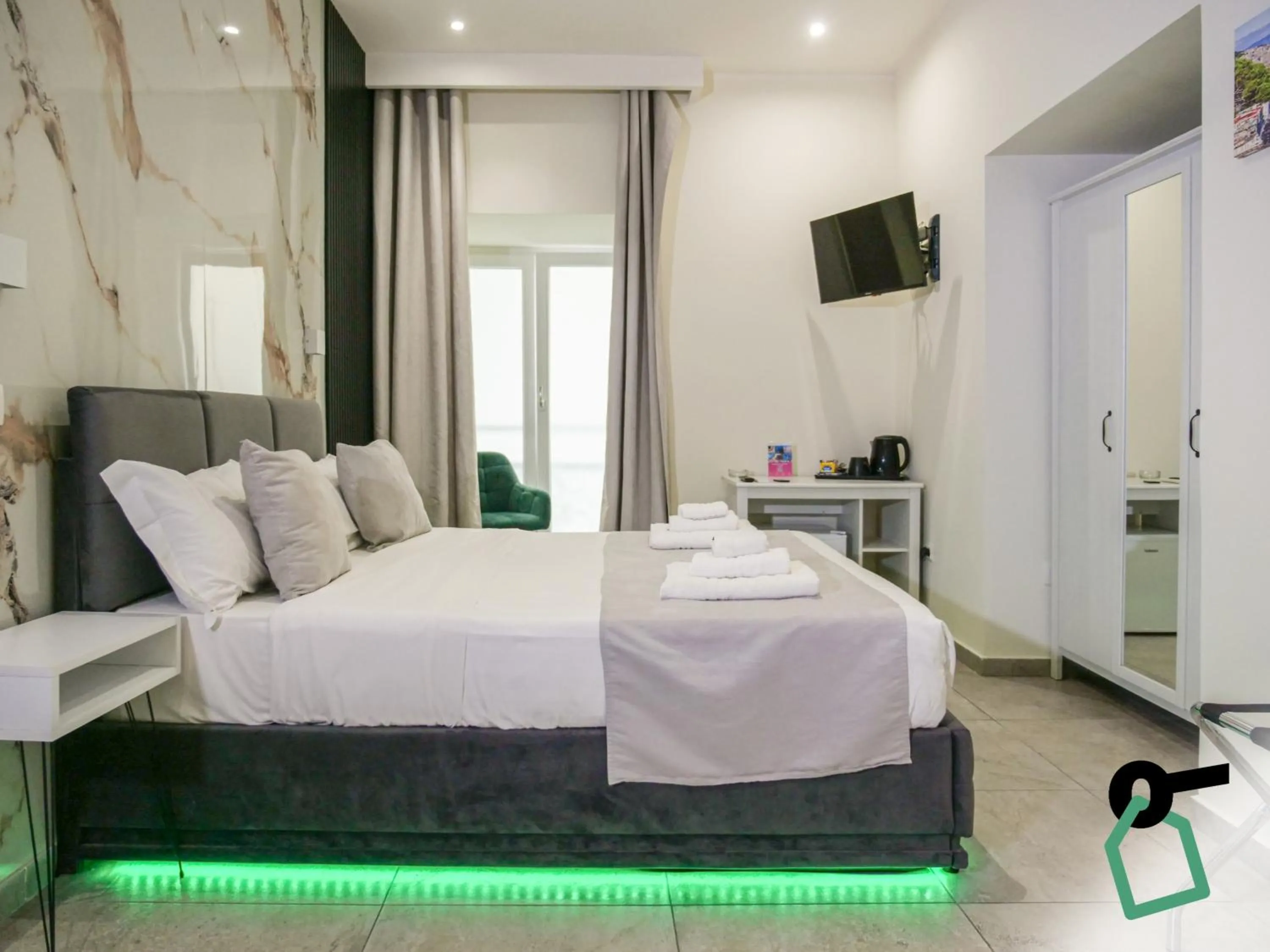 Photo of the whole room, Bed in Hotiday Spaccanapoli I Borbone