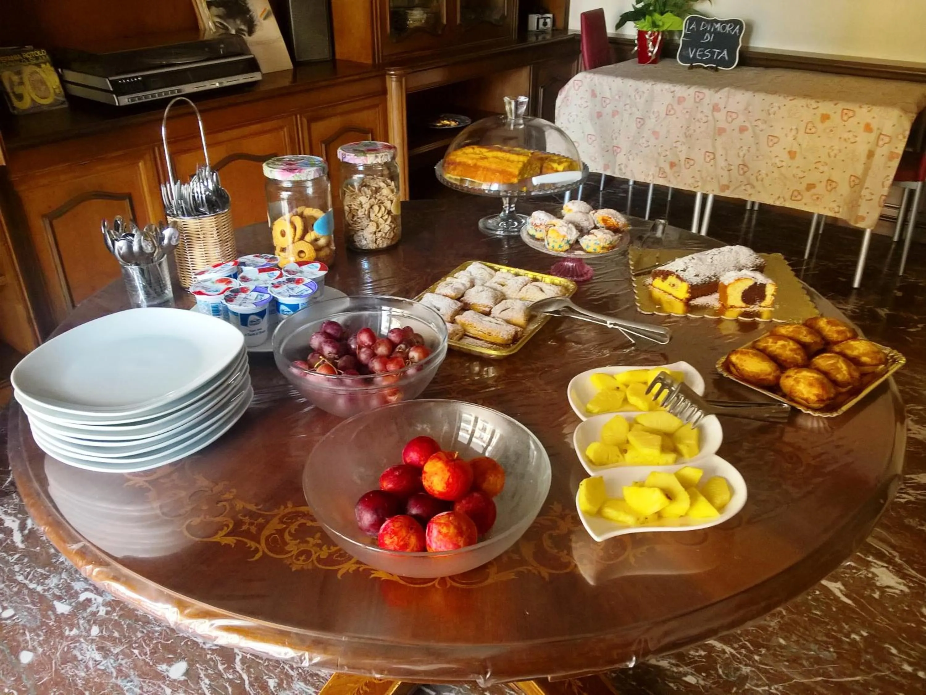 Buffet breakfast in La Dimora di Vesta