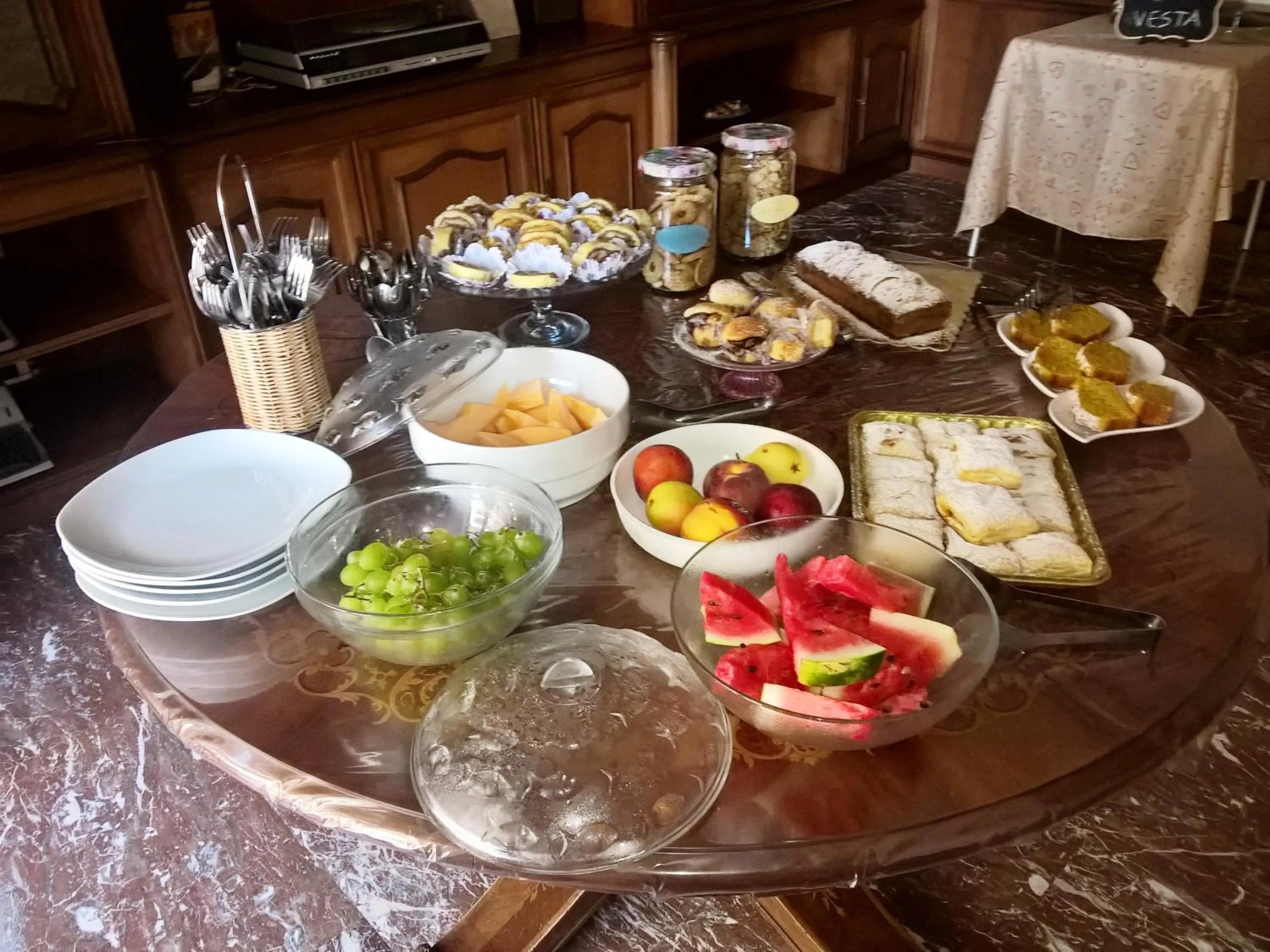 Buffet breakfast in La Dimora di Vesta